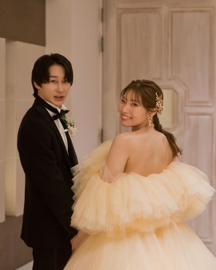 実例写真！シャンパンベージュカラードレス ふわふるチュールオフショルダー  トレーン 披露宴/結婚式