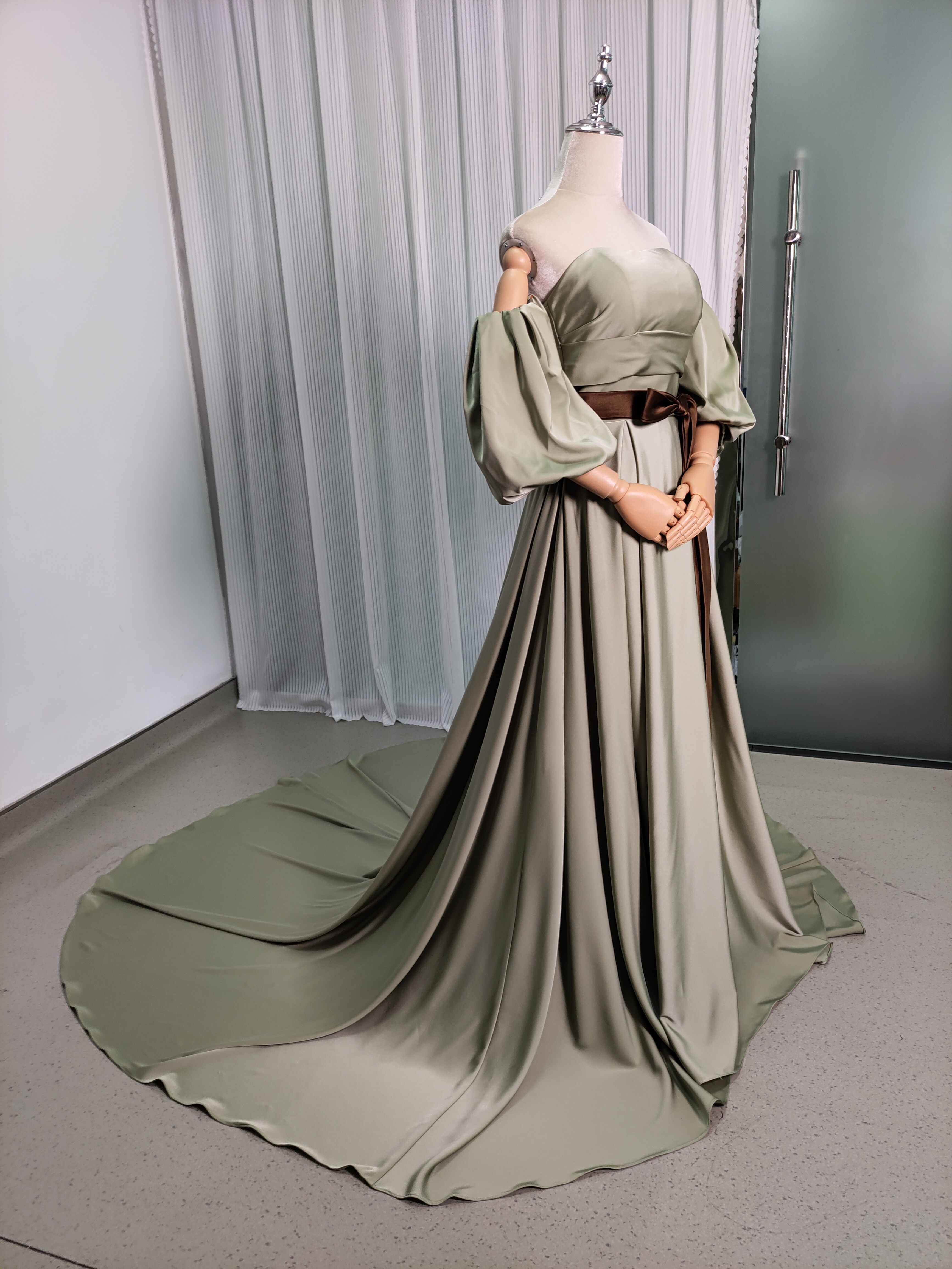 カラードレス ピスタチオグリーン ベアトップ パフスリーブ サッシュベルト バックリボン 滑らか ビスチェドレス