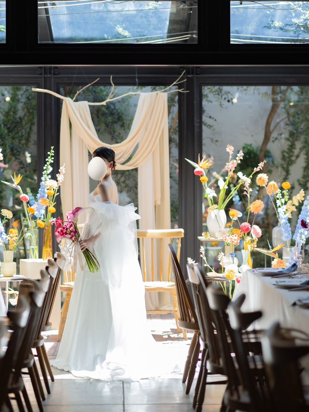 実例写真！ウエディングドレス　取り外しチュールフリル付け袖　トレーン　ベアトップ　前撮り　結婚式