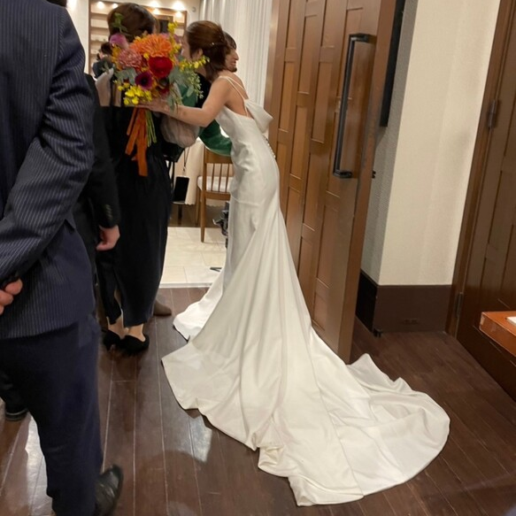 実例写真！ウェディングドレス Vネック キャミソール マーメイドライン くるみボタン クレープ生地 拳式