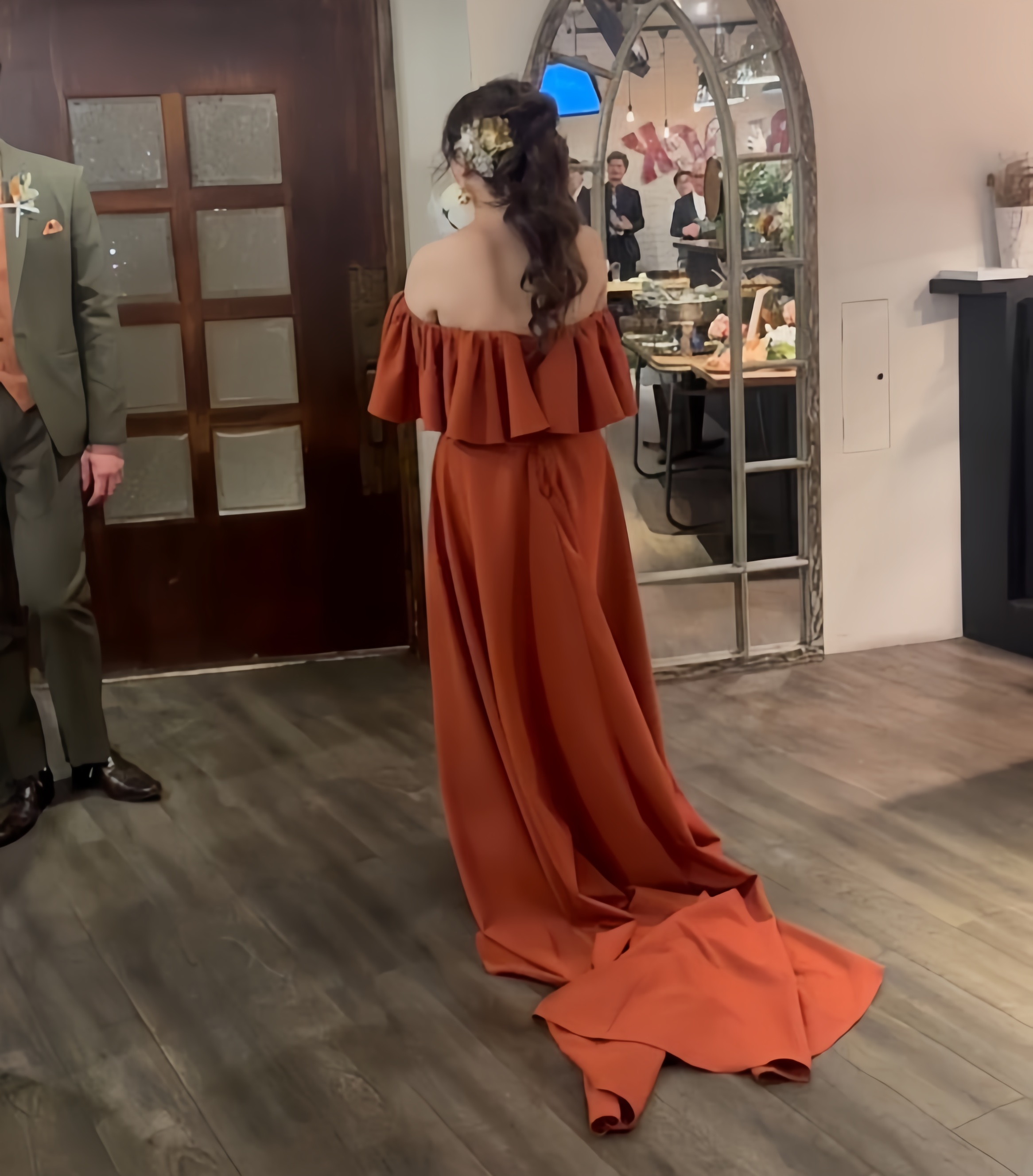 実例写真！エレガント パーティードレス オフショルダー テラコッタ色 クレープ生地 前撮り