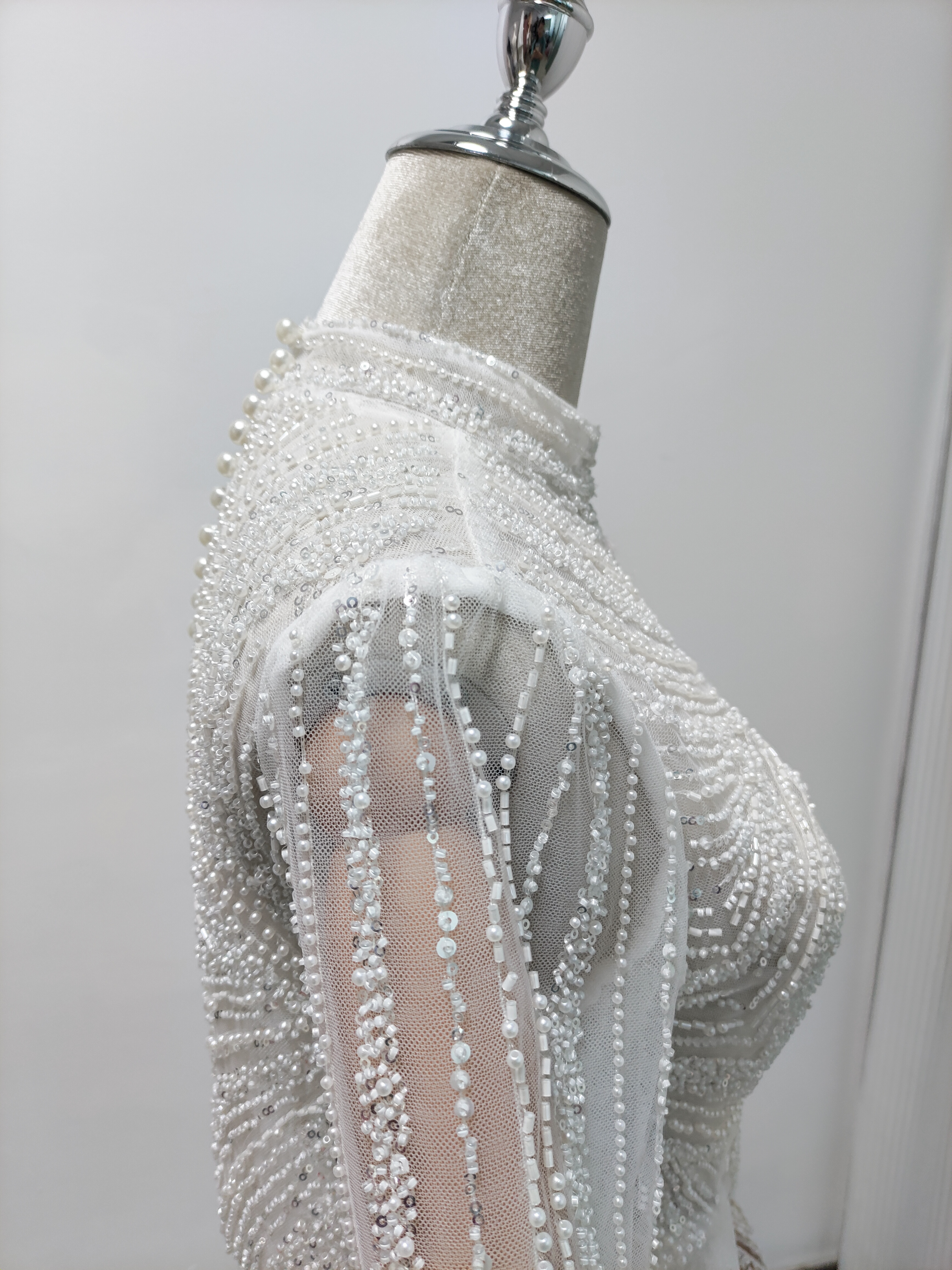美品！ボレロ ロングスリーブ 韓国風ドレス ハイネック キラキラ光る刺繍 デザイン感 パール 前撮り