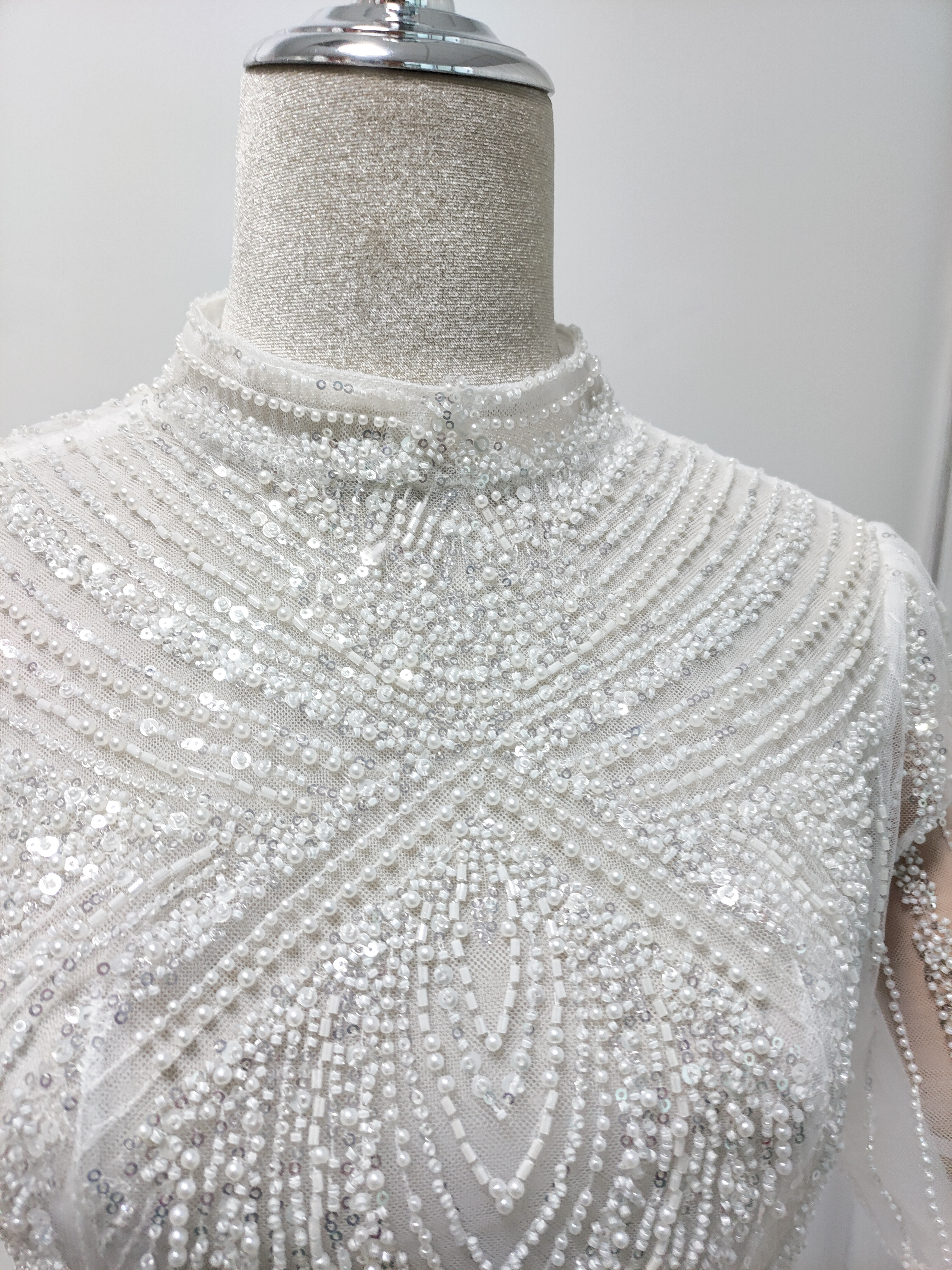 美品！ボレロ ロングスリーブ 韓国風ドレス ハイネック キラキラ光る刺繍 デザイン感 パール 前撮り