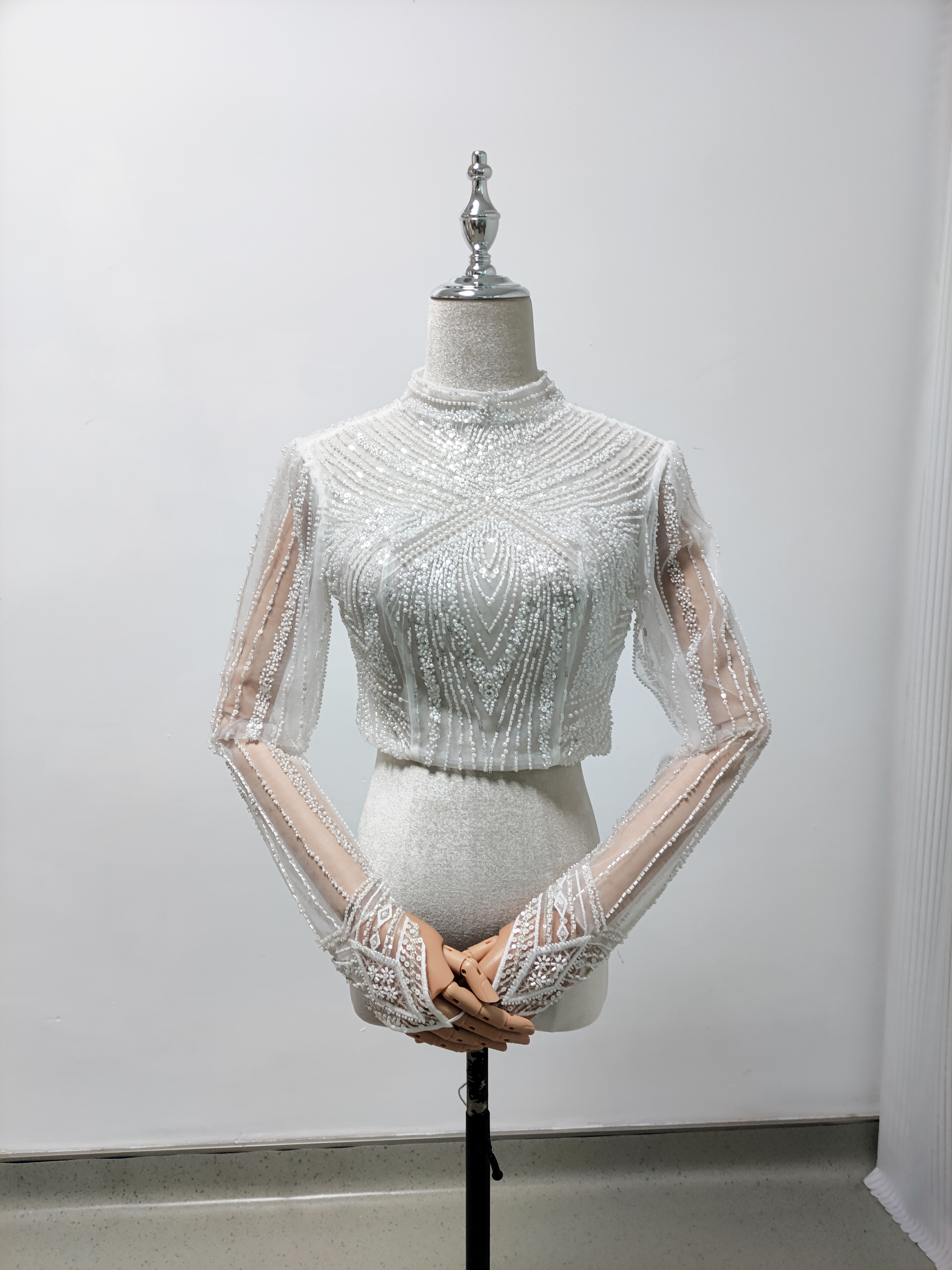 美品！ボレロ ロングスリーブ 韓国風ドレス ハイネック キラキラ光る刺繍 デザイン感 パール 前撮り
