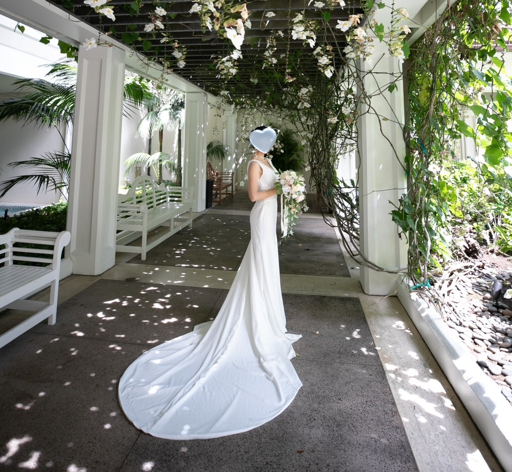 マーメイドライン サテン ボートネック パープル 背中見せ 繊細レース  