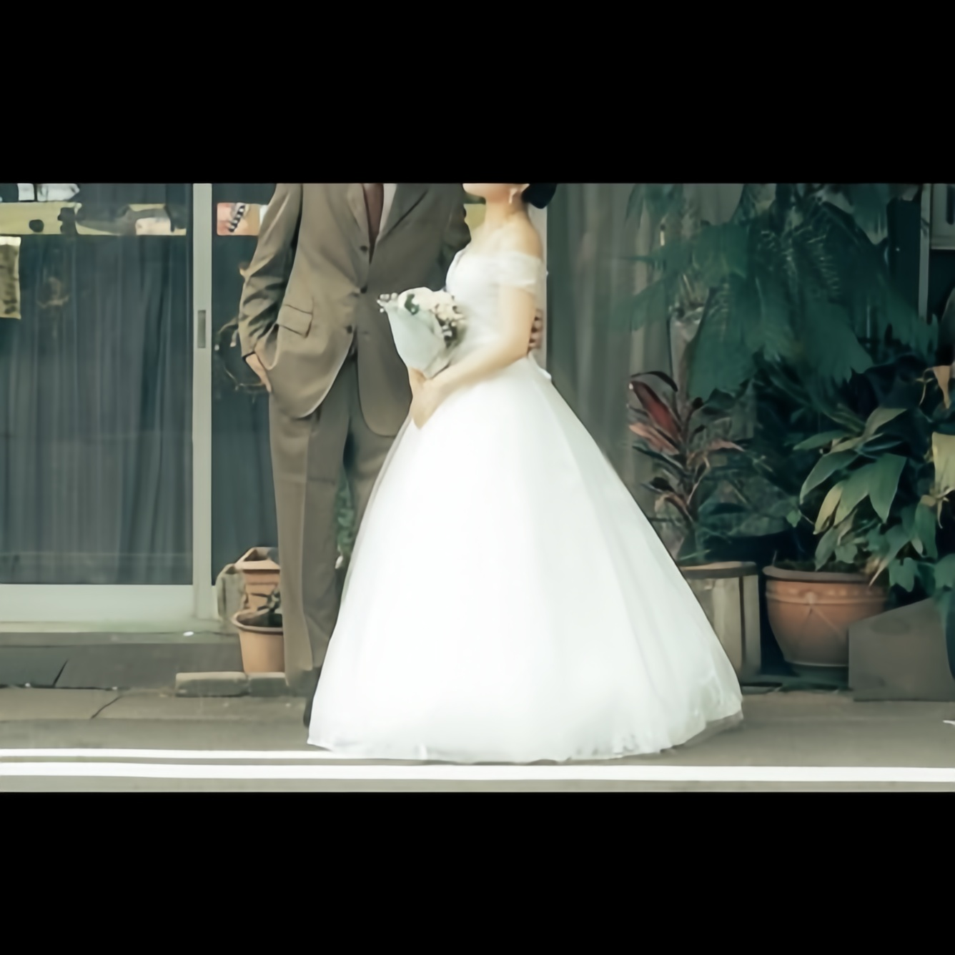 実例写真！ウェディングドレス オフショルダー プリンセスライン ふわふわドレス 結婚式 前撮り