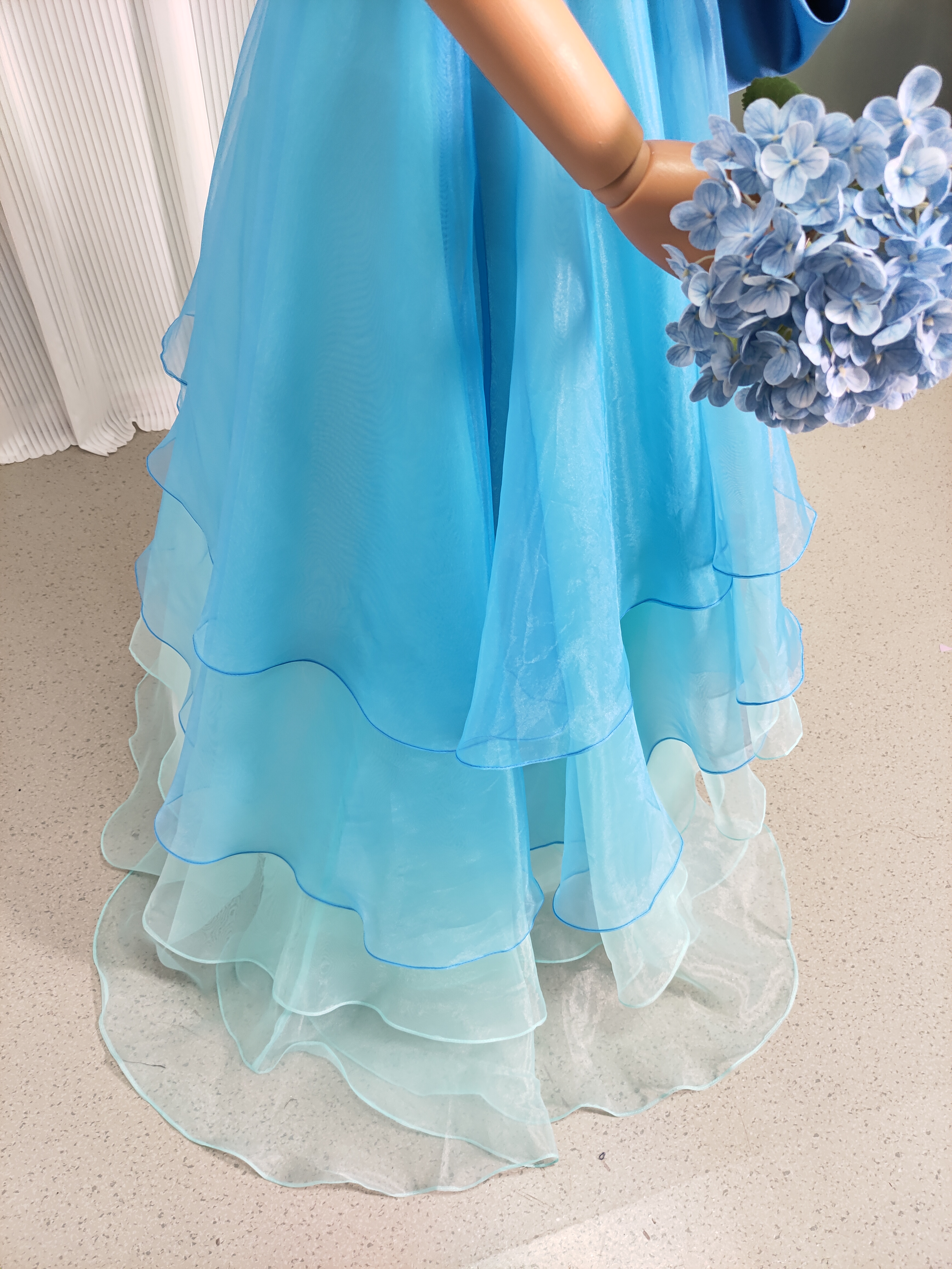 カラードレス ブルー 上質オーガンジー ラッフルフリル デザイン感 リボン 可愛い ミニワンピース