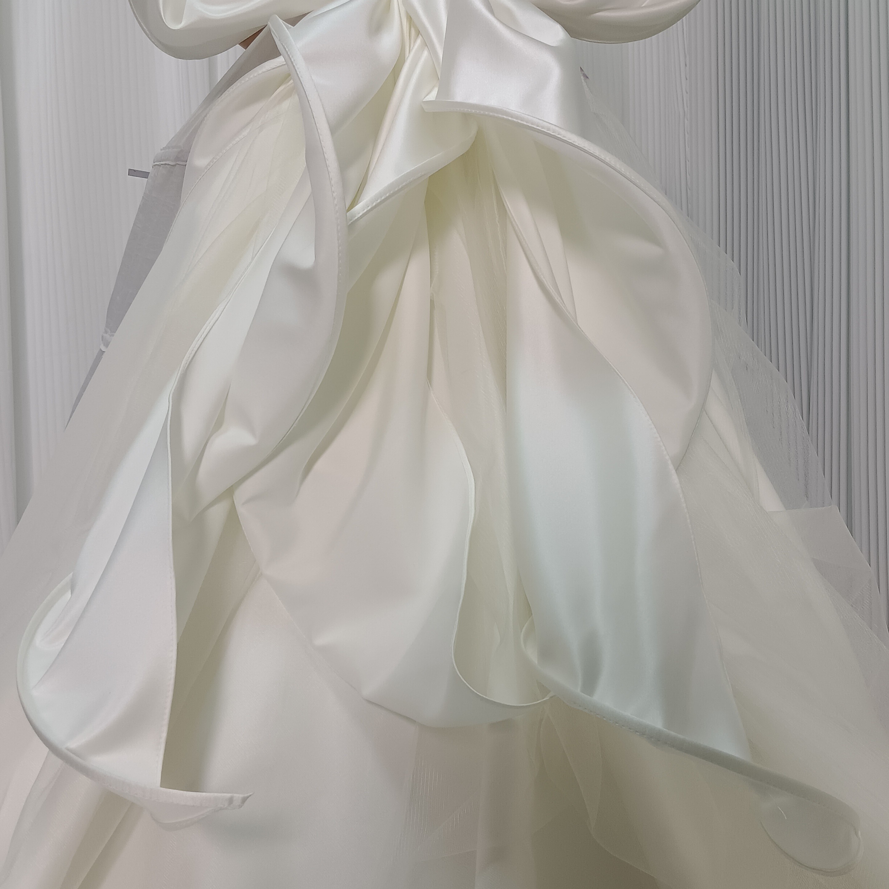 ふっくら柔らかなバックリボン アイボリー 绮丽な デザイン感 披露宴/結婚式