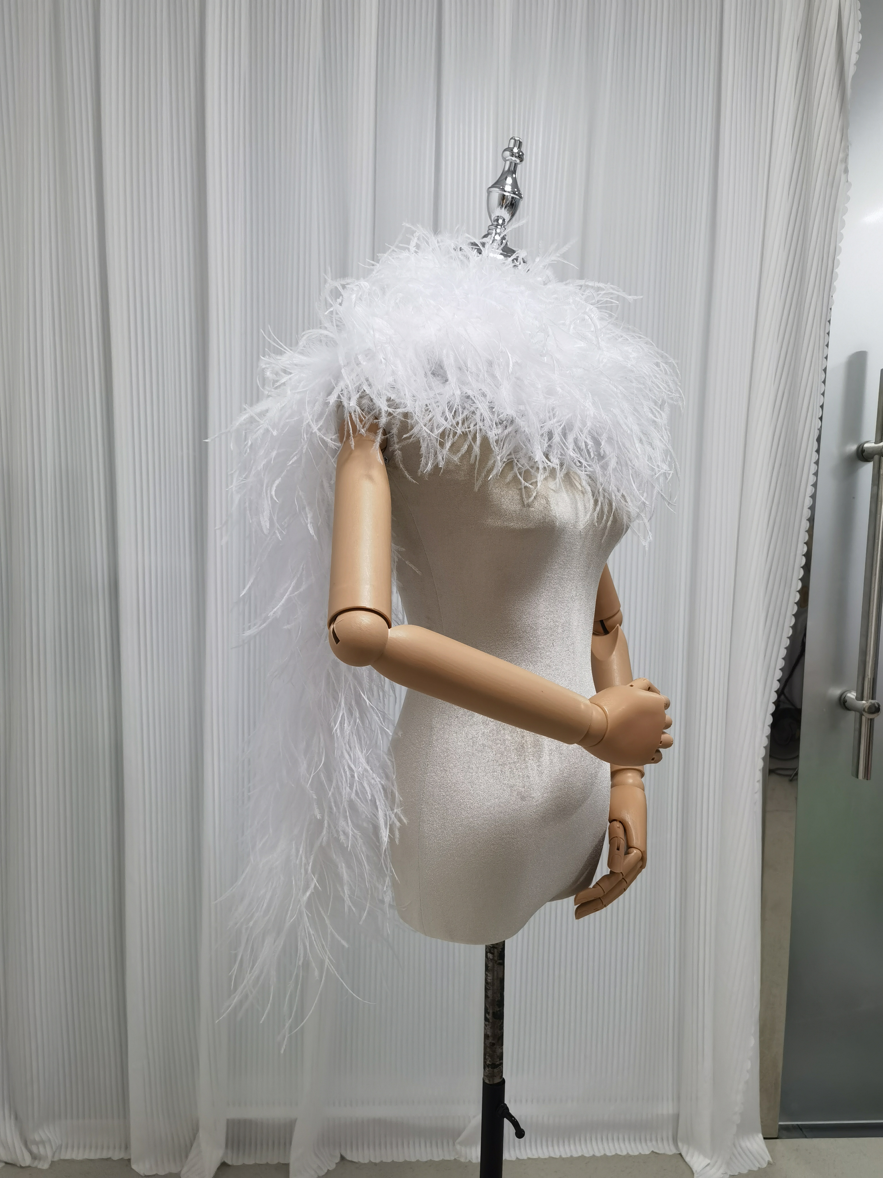 本物のオーストリッチフェザーストール　ケープ　スカーフ　ウエディングドレスアレンジ　マフラー　SIZE 190*20cm