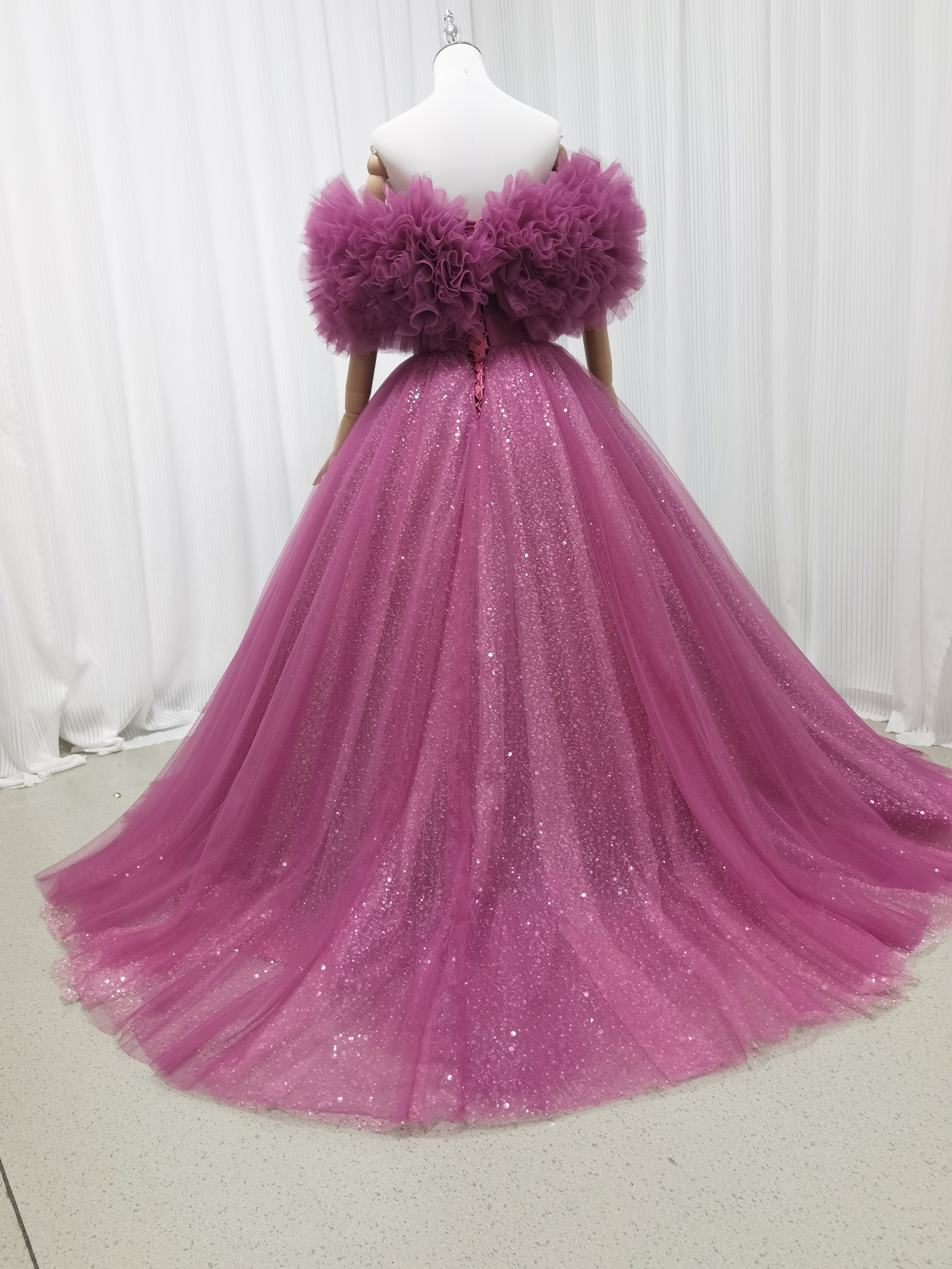 カラードレス ビビッドピンク オフショルダー キラキラチュール ボリュームドレス 花嫁 前撮り