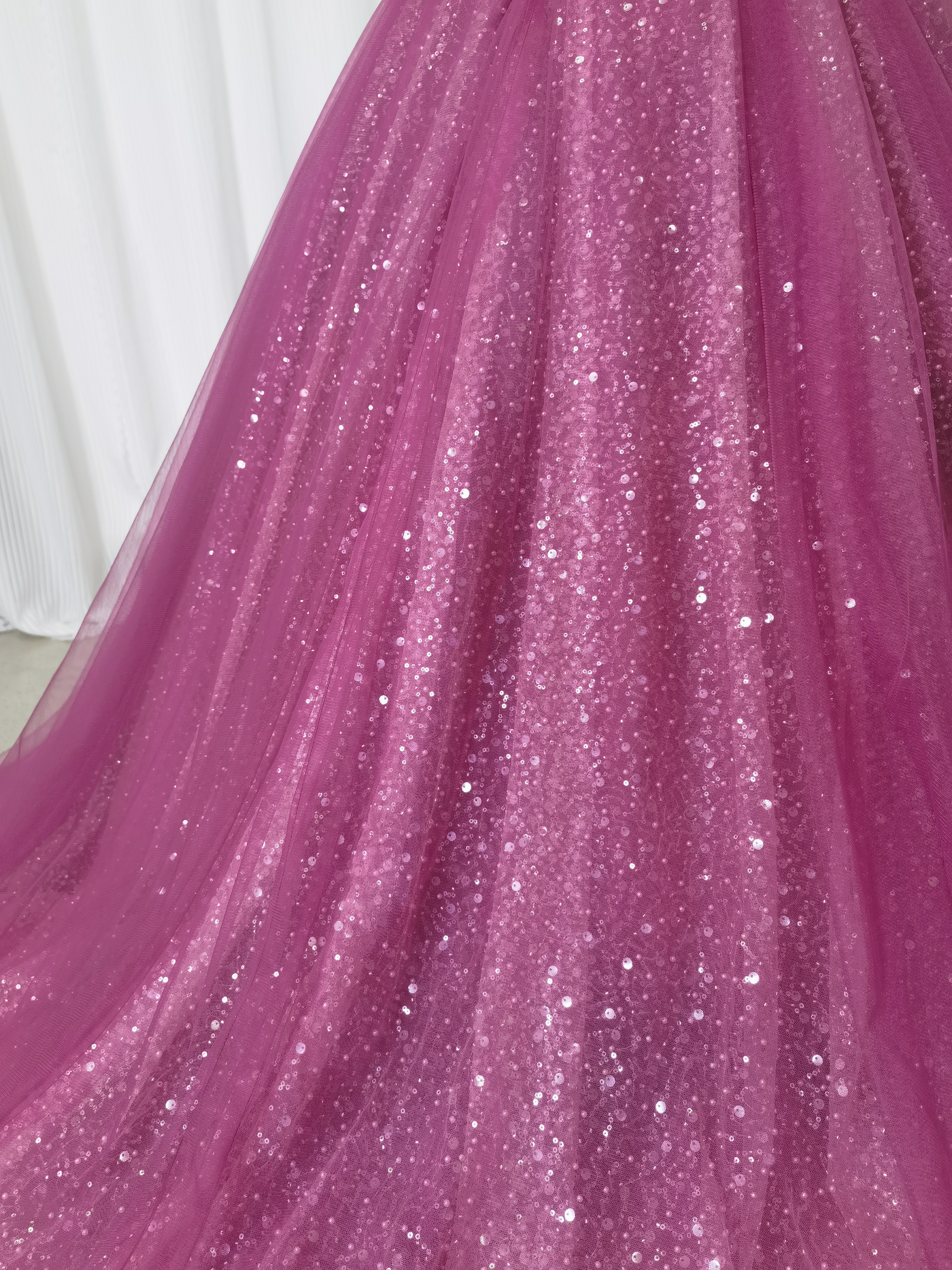 カラードレス ビビッドピンク オフショルダー キラキラチュール ボリュームドレス 花嫁 前撮り