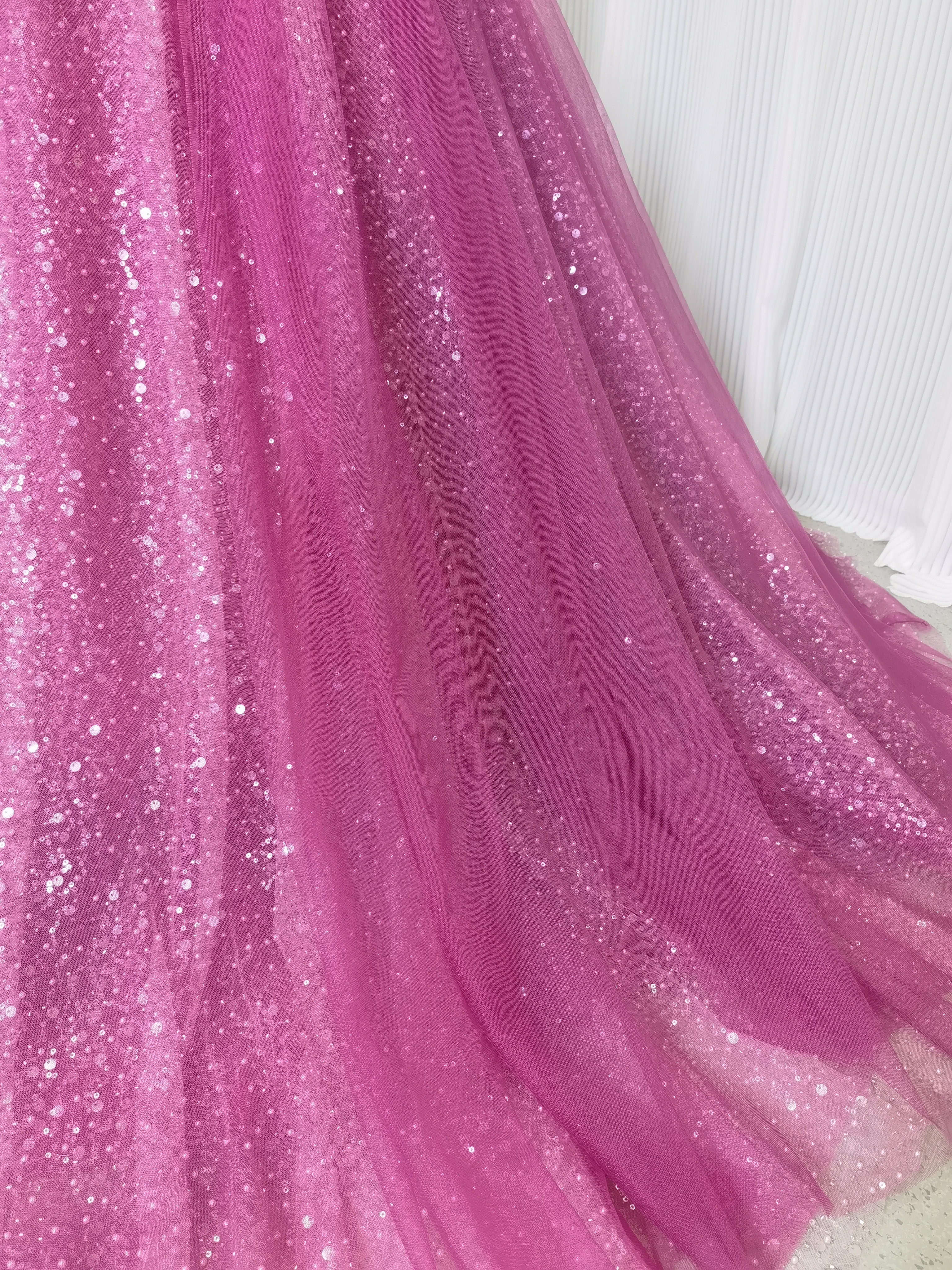 カラードレス ビビッドピンク オフショルダー キラキラチュール ボリュームドレス 花嫁 前撮り