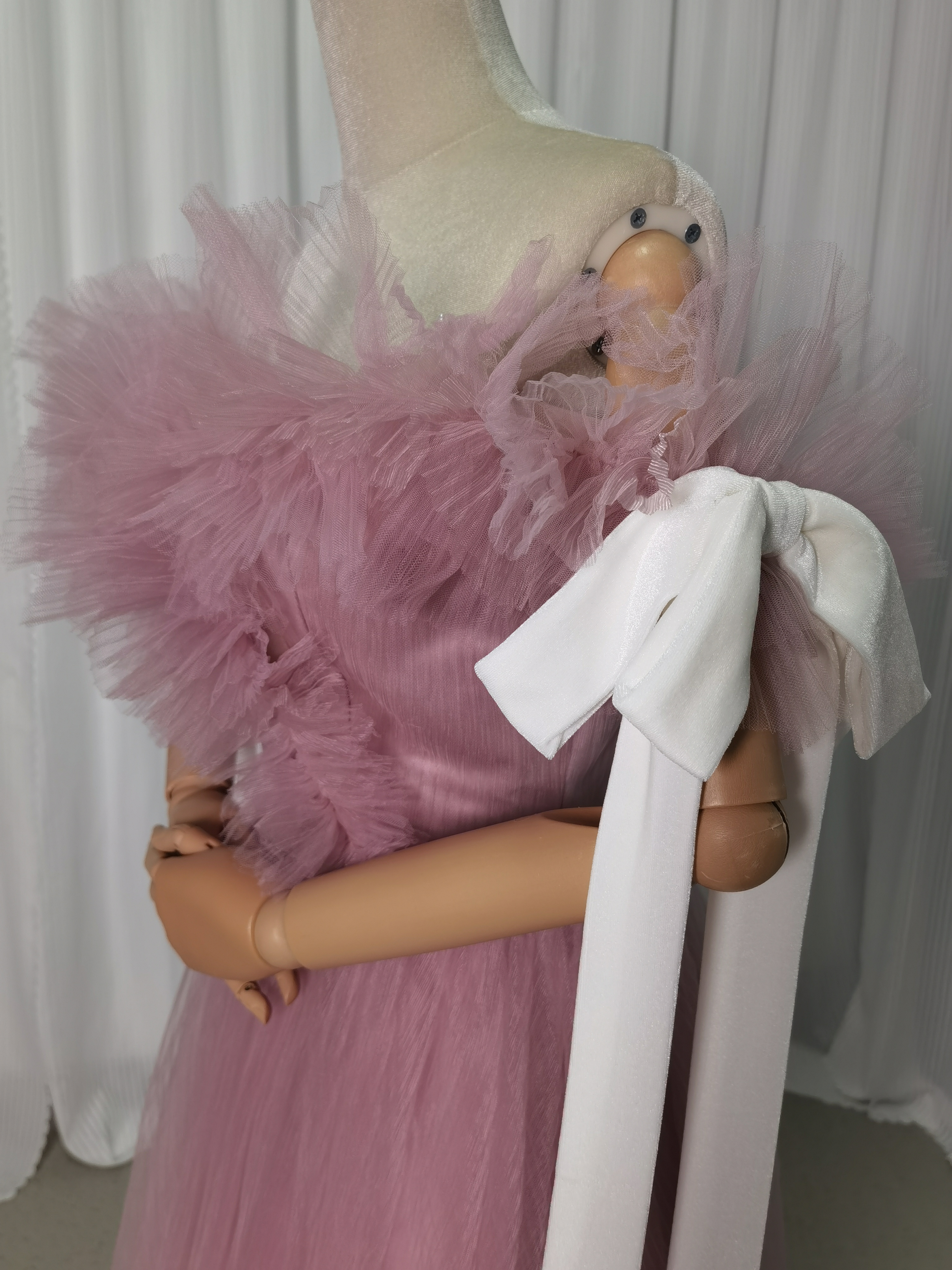 カラードレス ピンク オフショルダー プリーツドレス リボン 可愛い デザイン感 披露宴/結婚式