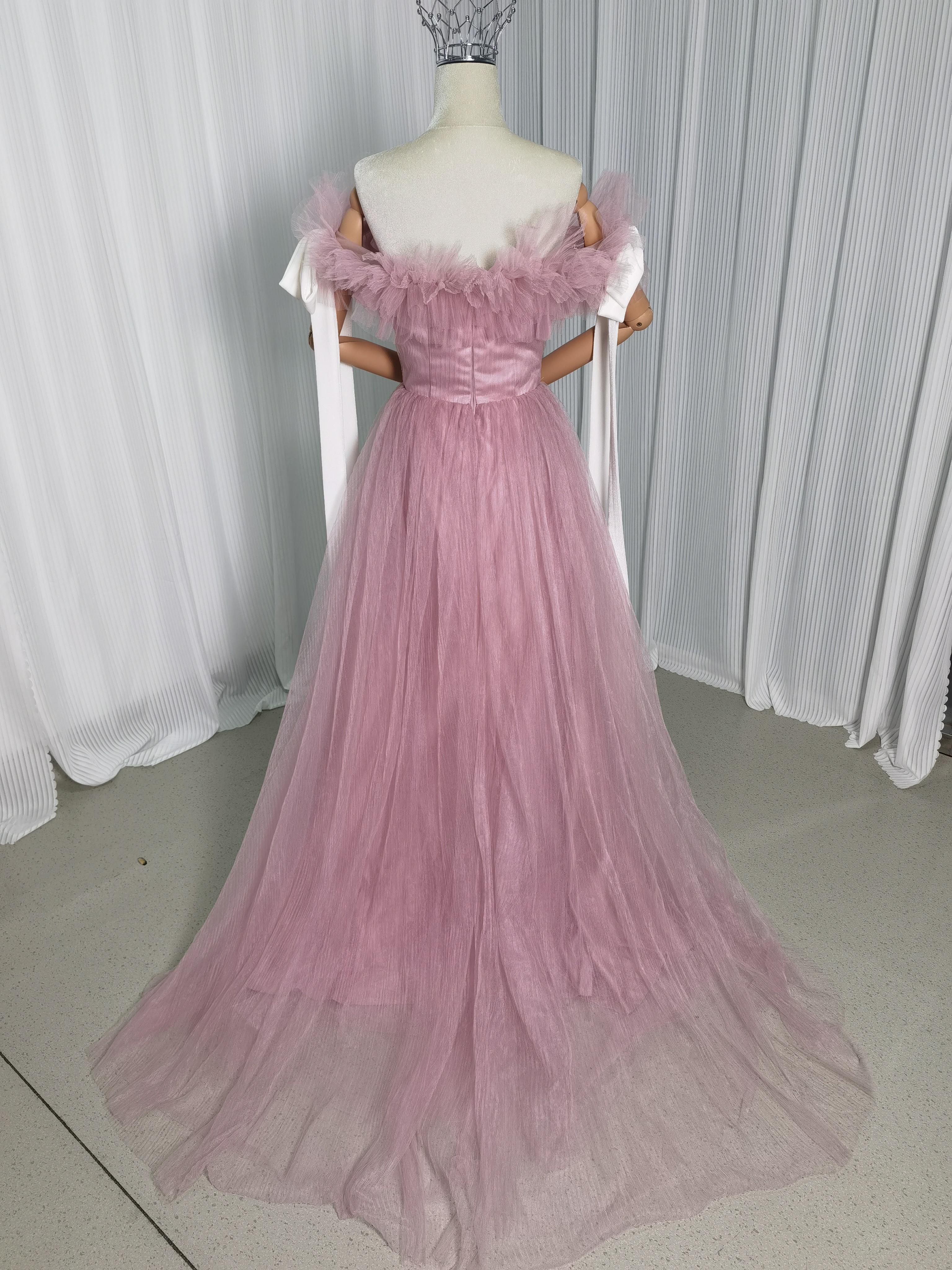 カラードレス ピンク オフショルダー プリーツドレス リボン 可愛い デザイン感 披露宴/結婚式