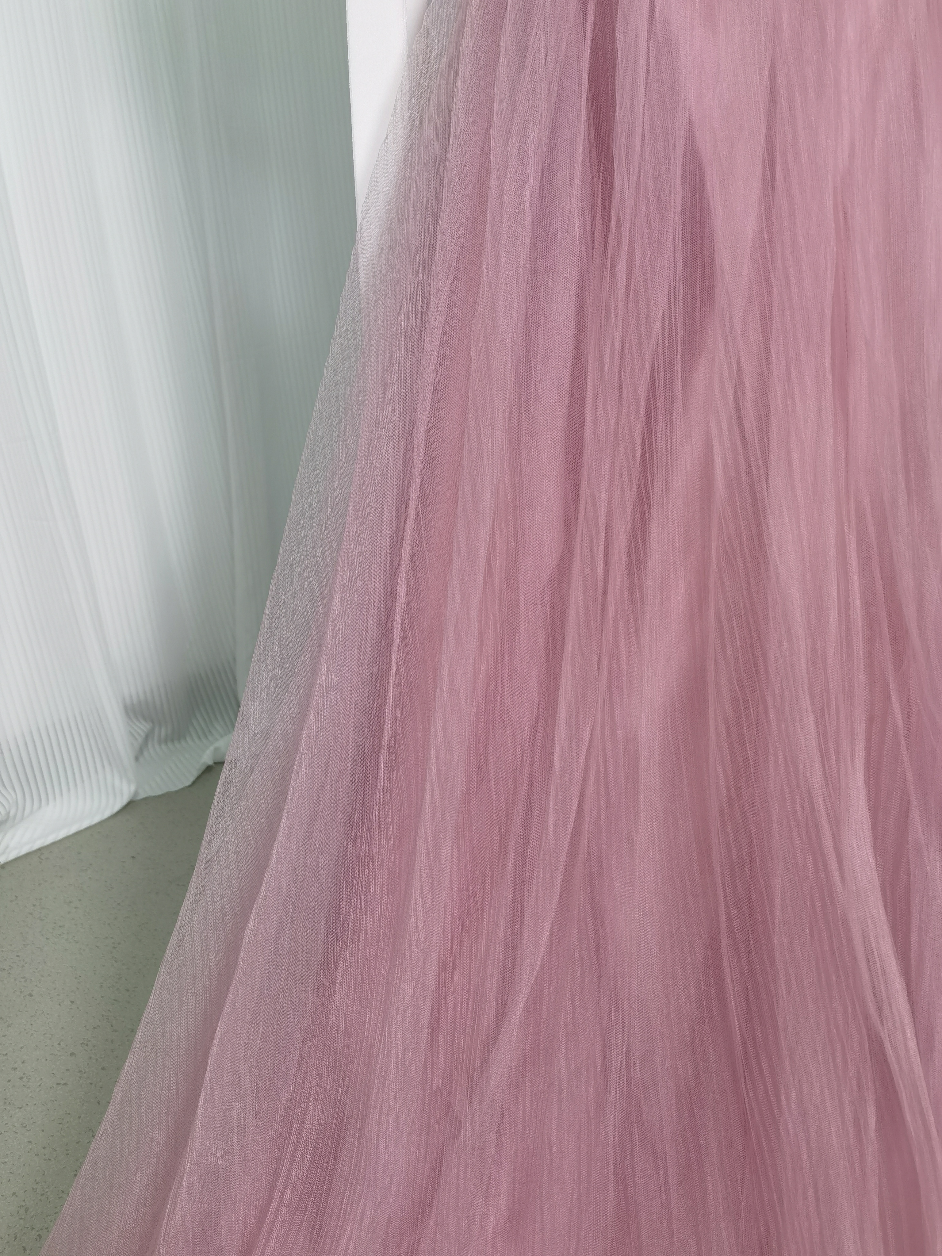 カラードレス ピンク オフショルダー プリーツドレス リボン 可愛い デザイン感 披露宴/結婚式