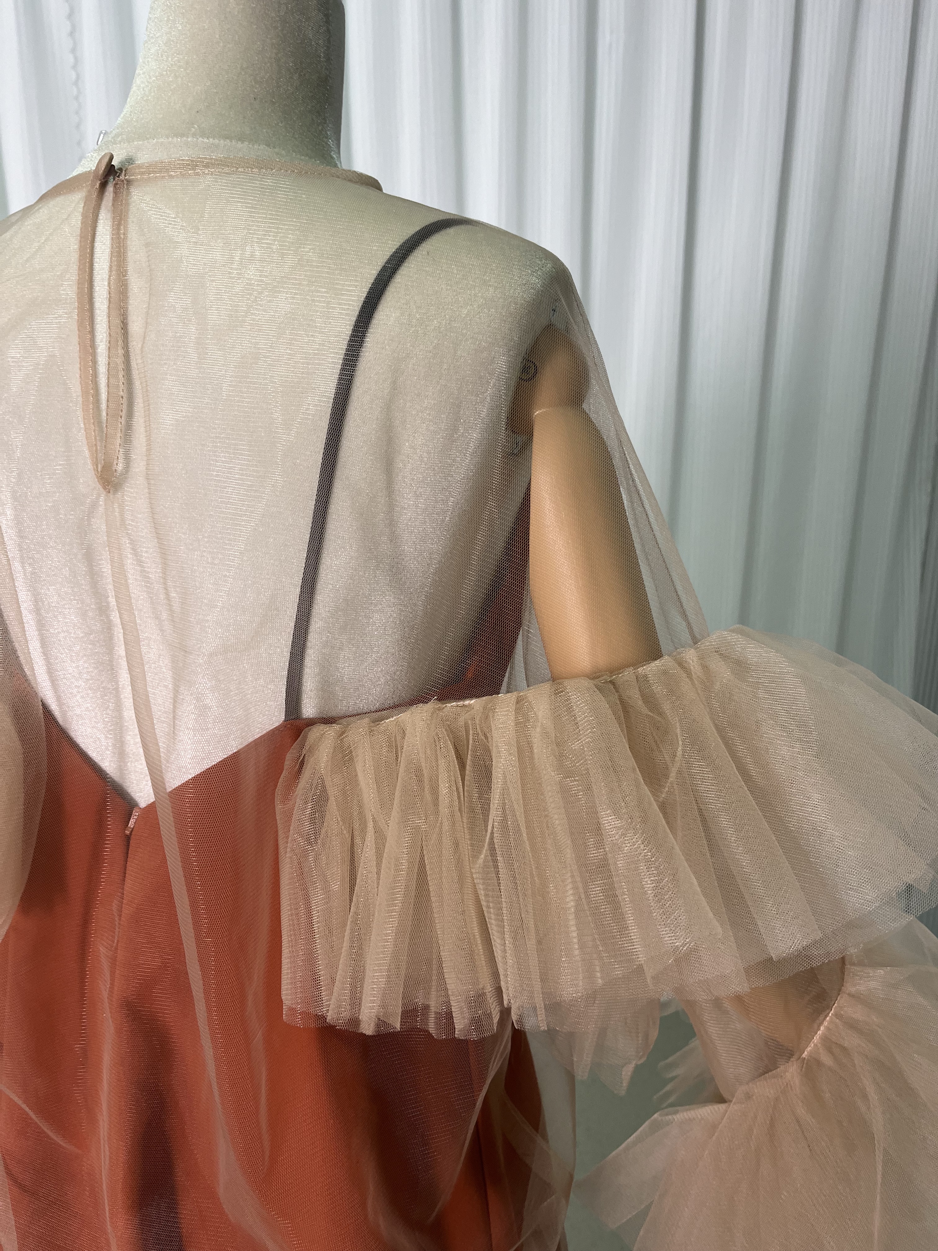 カラードレス ツーピース ベージュ テラコッタ色 ロングスリーブ デザイン感 抜群のおしゃれ見え