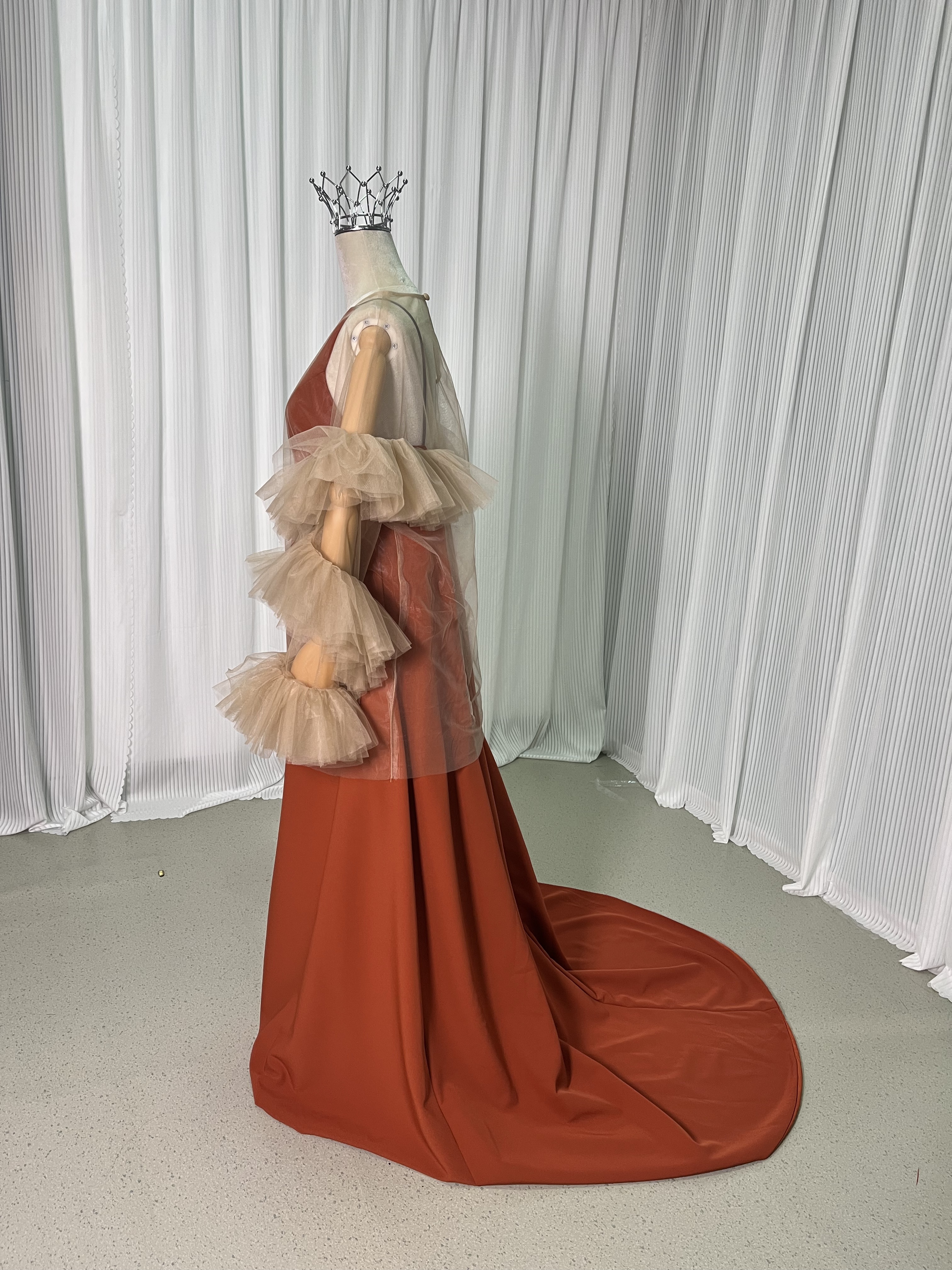 カラードレス ツーピース ベージュ テラコッタ色 ロングスリーブ デザイン感 抜群のおしゃれ見え