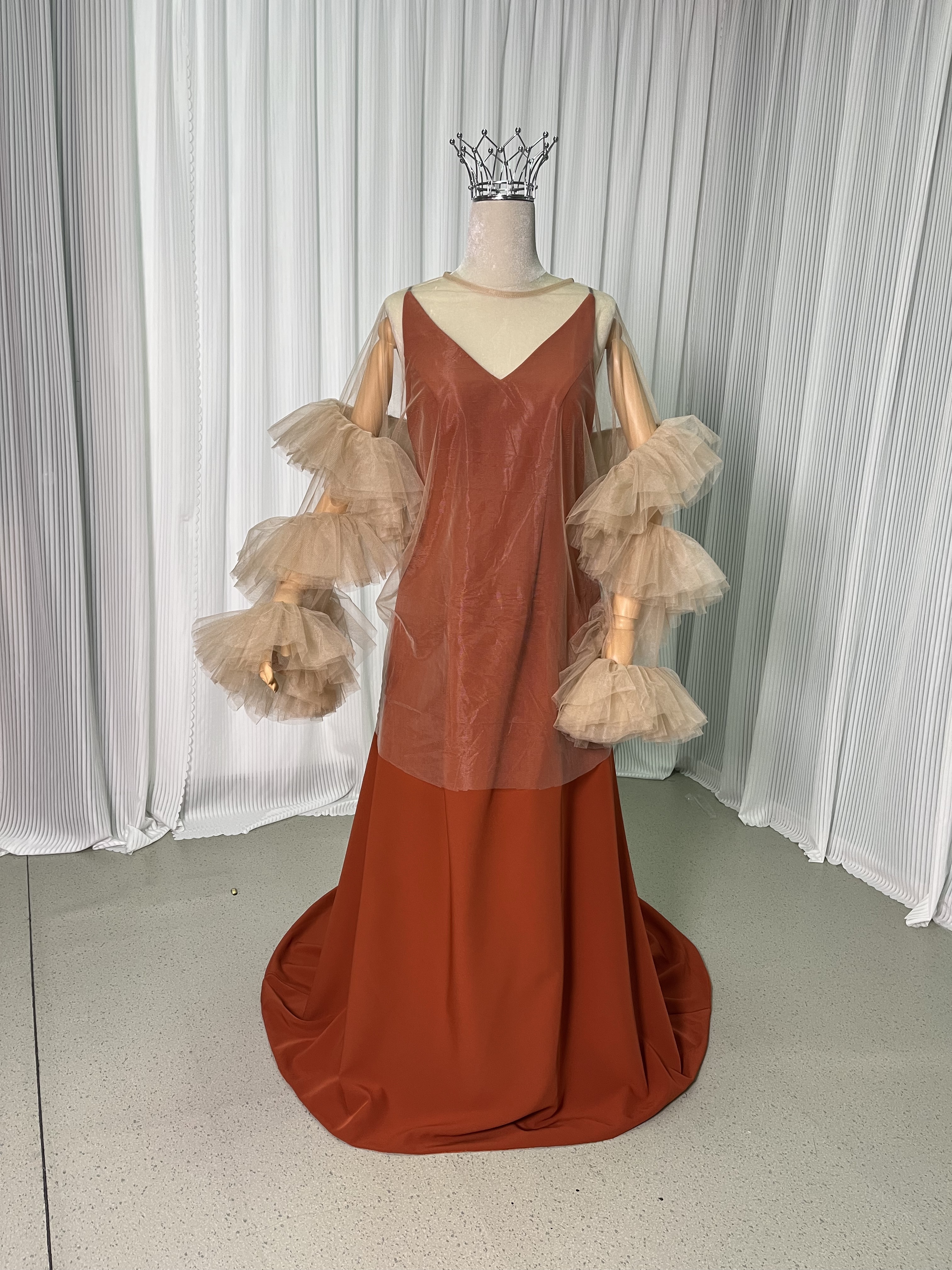 カラードレス ツーピース ベージュ テラコッタ色 ロングスリーブ デザイン感 抜群のおしゃれ見え