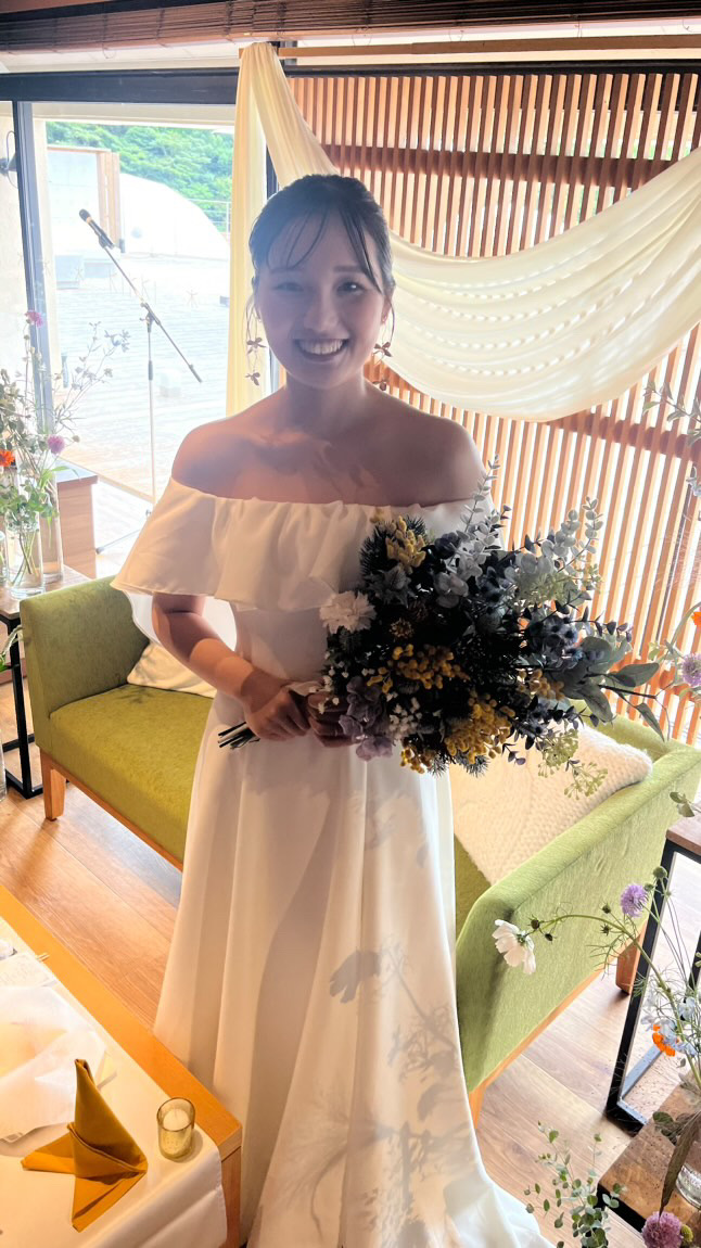 実例写真！エレガント ウェディングドレス オフショルダー クレープ生地 編み上げ 披露宴/結婚式 ふわふわ