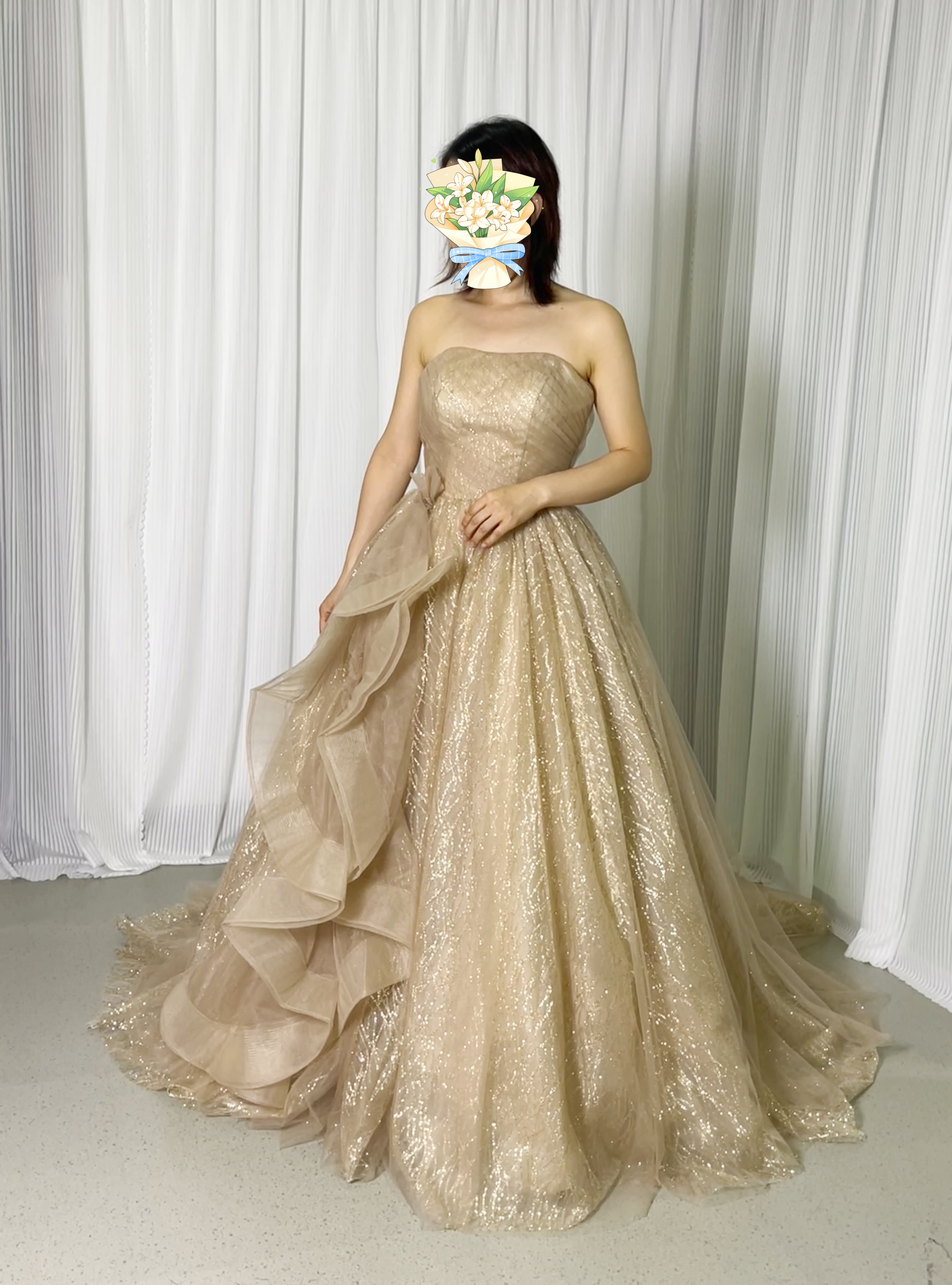 カラードレス 薄シャンパンの色 ベアトップ ラッフルフリル 編み上げ 抜群のおしゃれ見え キラキラチュール 花嫁 前撮り