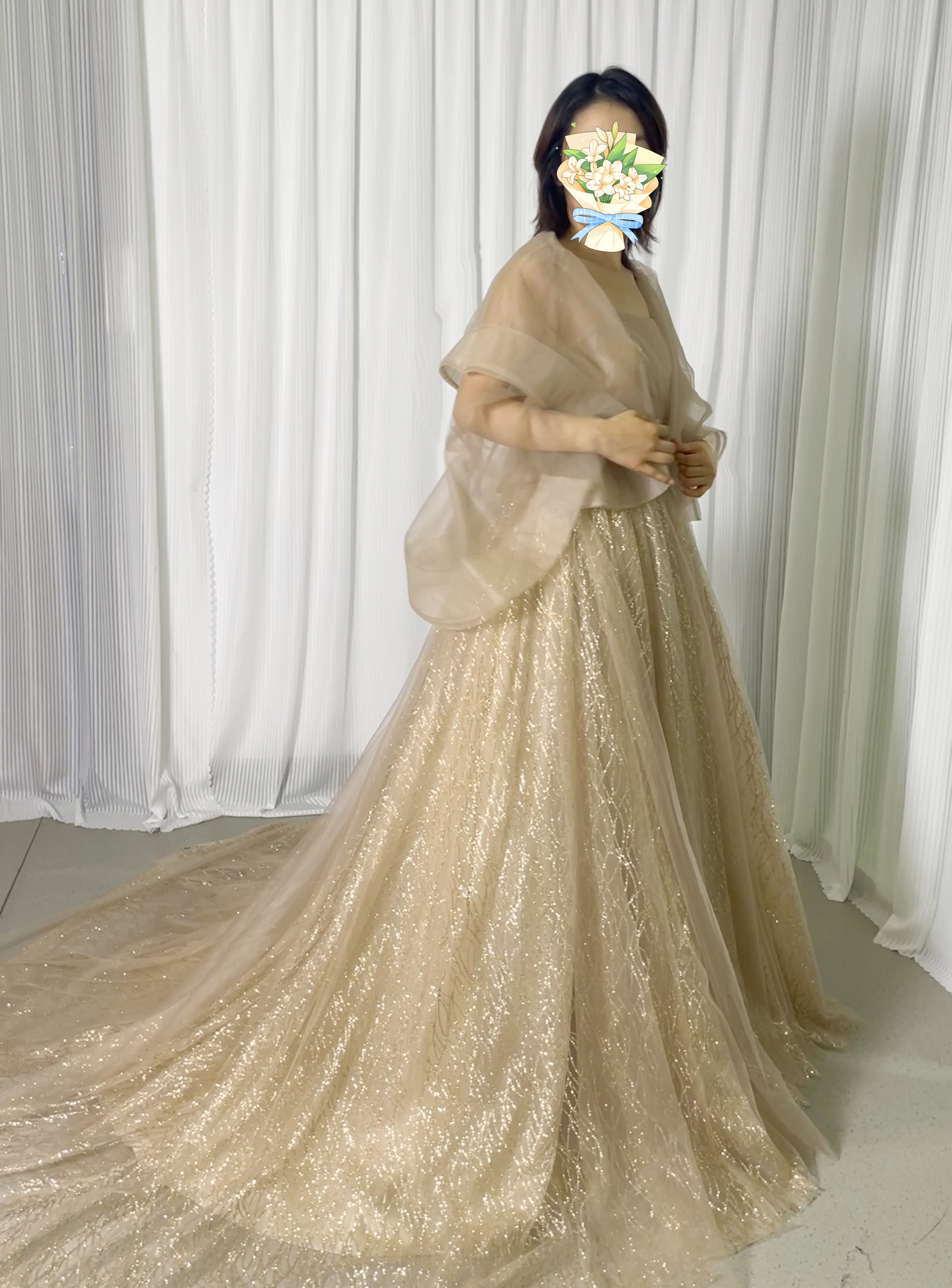 カラードレス 薄シャンパンの色 ベアトップ ラッフルフリル 編み上げ 抜群のおしゃれ見え キラキラチュール 花嫁 前撮り