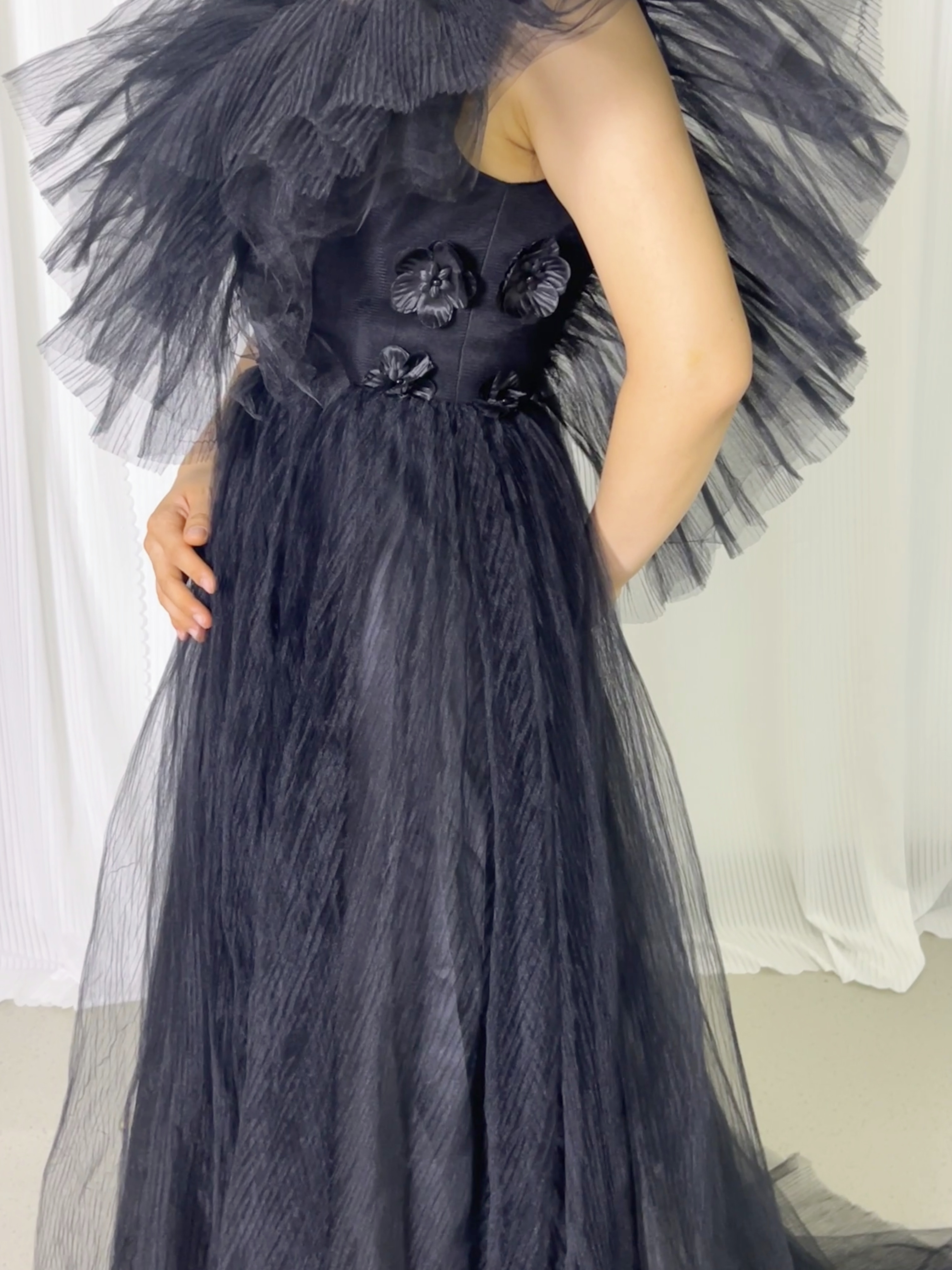 フランス風 パーティードレス ブラック 花モチーフ Vネック フリル袖 プリーツスカート 前撮り
