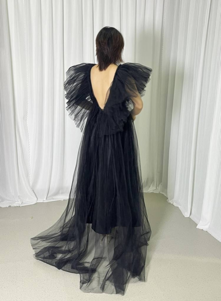 フランス風 パーティードレス ブラック 花モチーフ Vネック フリル袖 プリーツスカート 前撮り