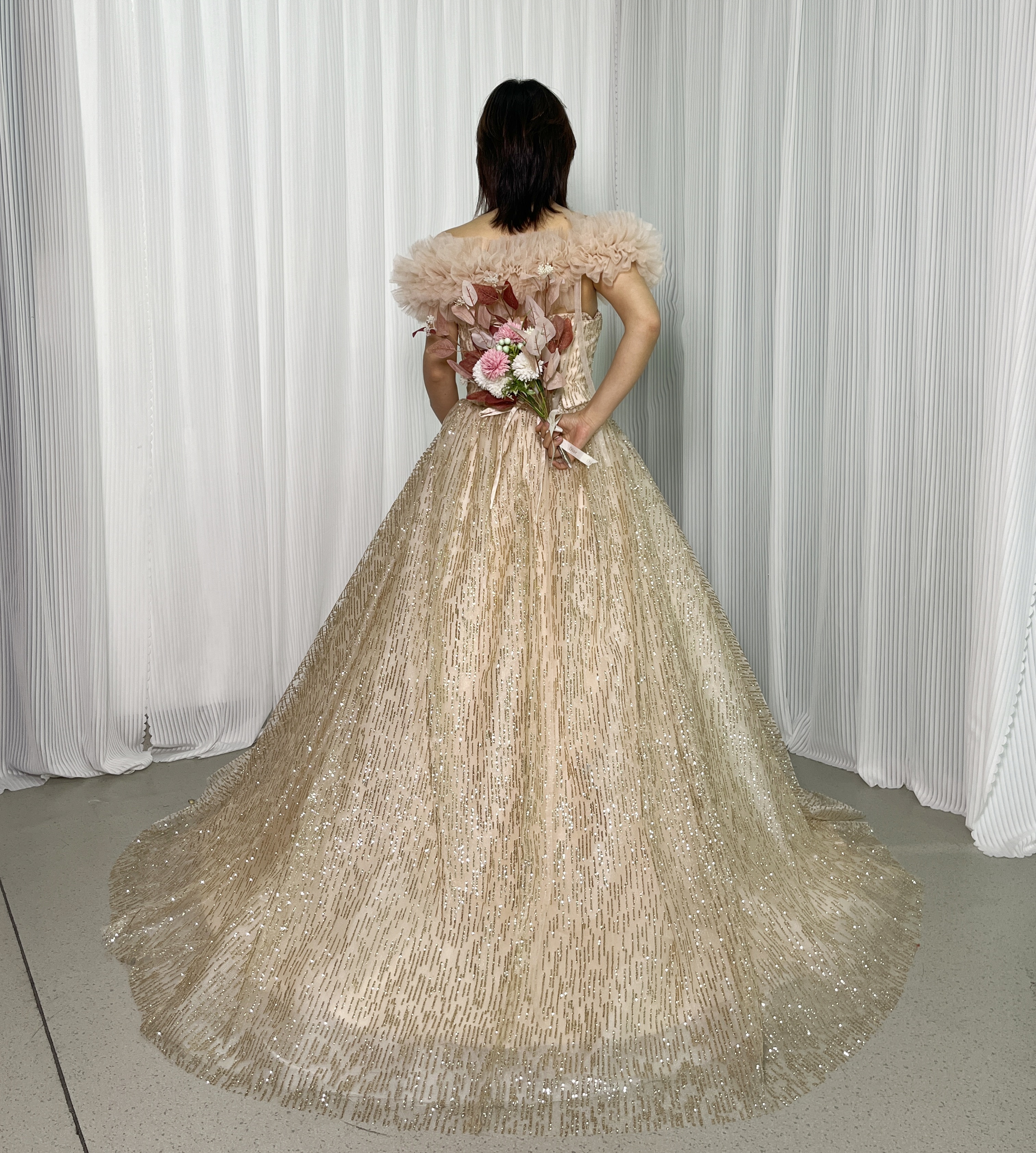 カラードレス シャンパン色 取り外しオフショルダー デザイン感 キラキラグリッターチュール 編み上げ