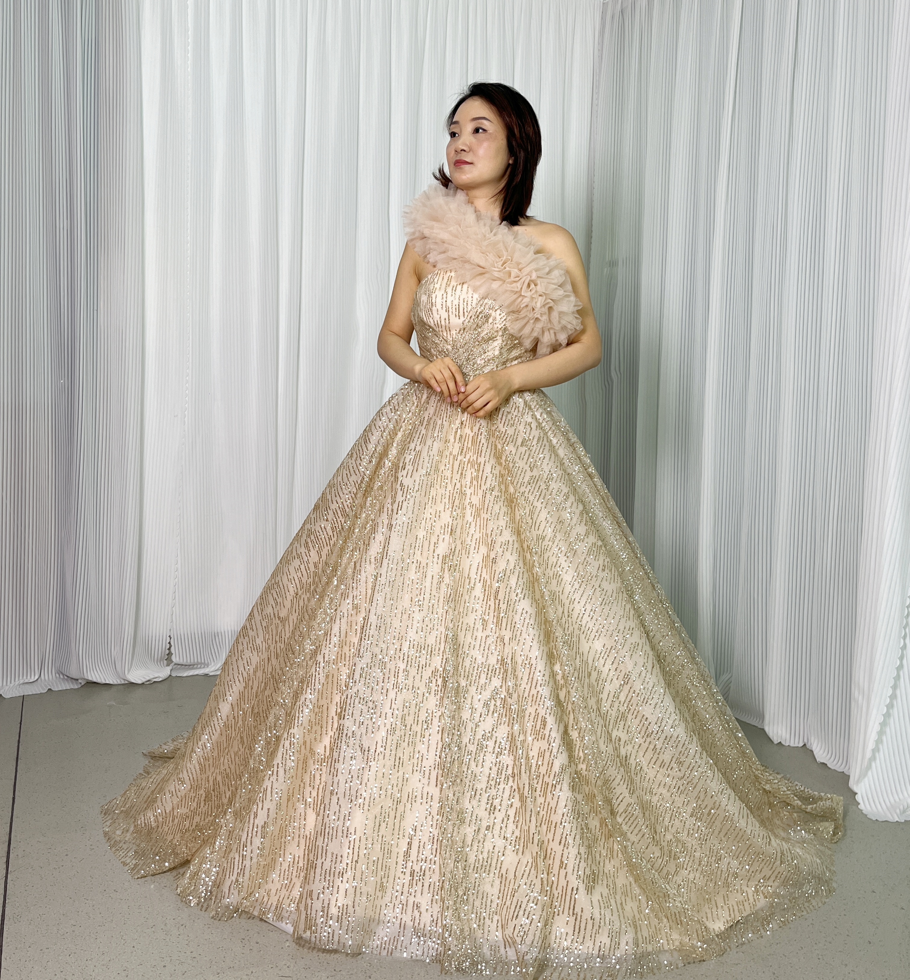 カラードレス シャンパン色 取り外しオフショルダー デザイン感 キラキラグリッターチュール 編み上げ