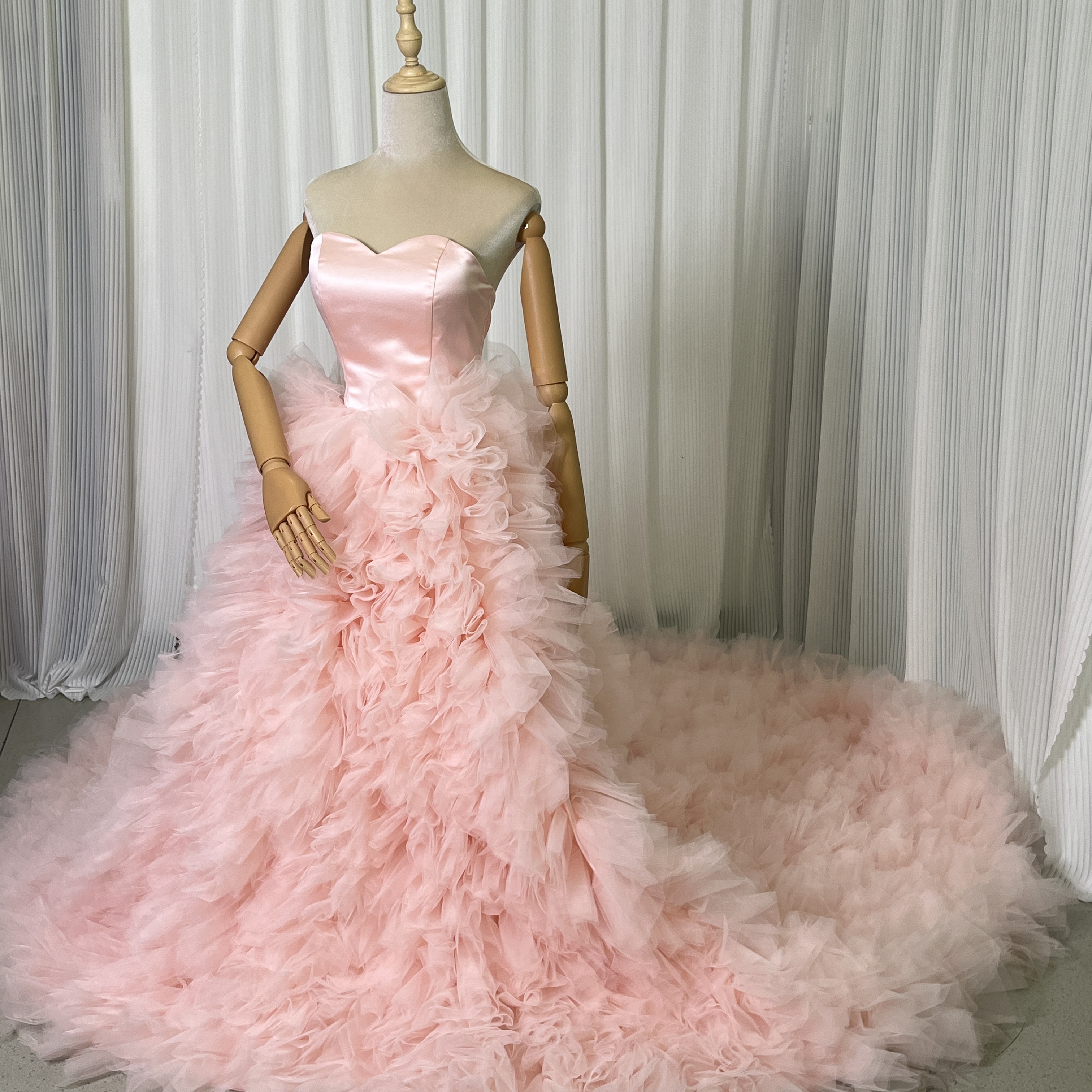 豪華！カラードレス ピンク ベアトップ ラッフルフリル 可愛い 編み上げ ボリュームドレス 前撮り