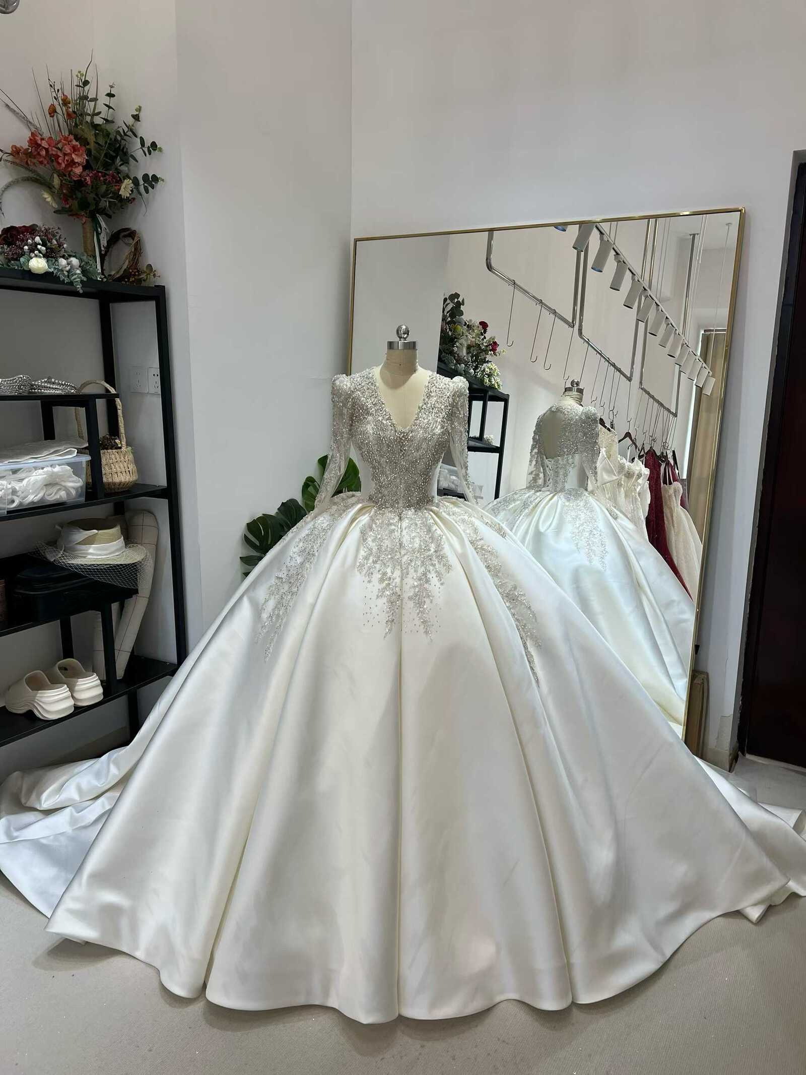 WEDDING DRESS – OqiOOipO(オチオドレス)