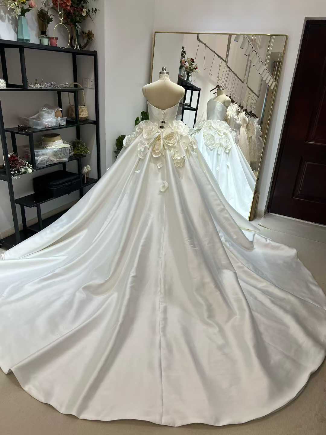 ウェディングドレス ロングスリーブ オーバースカート マーメイドライン 魅惑の花レース エレガント 結婚式