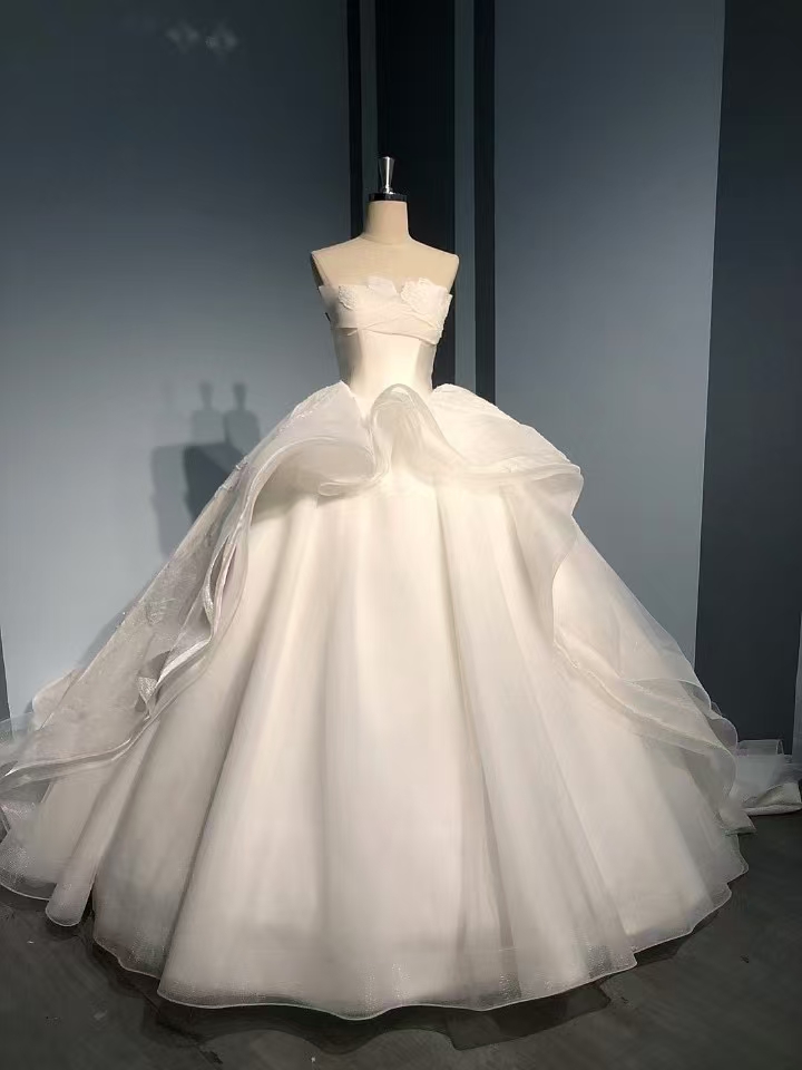 豪華！ウェディングドレス ベアトップ ラッフルフリル プリンセスライン 披露宴/結婚式