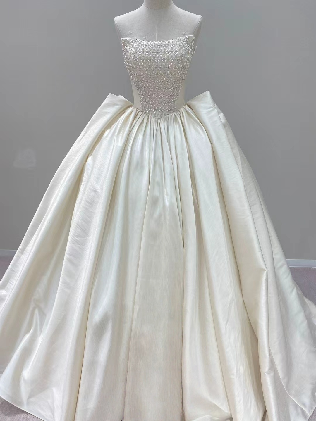 華やか ウェディングドレス 優雅なシルエット パール 取り外しオフショルダー 憧れのドレス 結婚式
