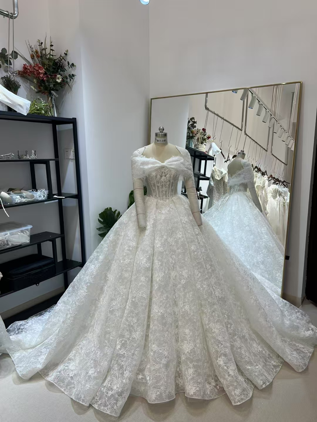 ウェディングドレス 韓国風ドレス 取り外しオフショルダー セクシー 贅沢な小花総レース 結婚式