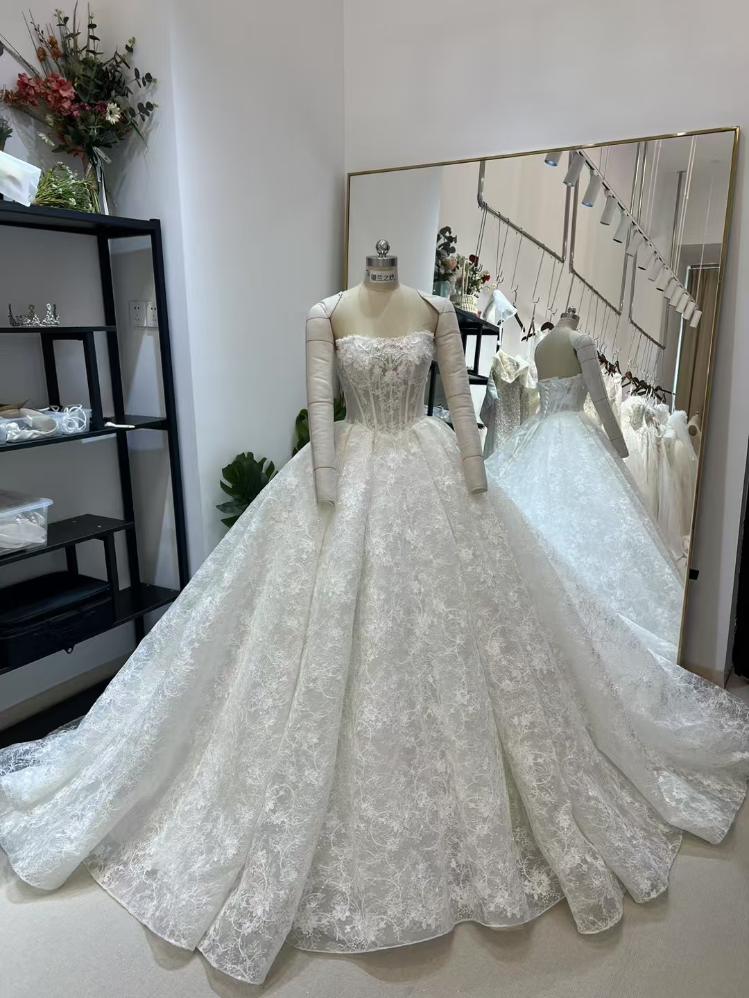 ウェディングドレス 韓国風ドレス 取り外しオフショルダー セクシー 贅沢な小花総レース 結婚式