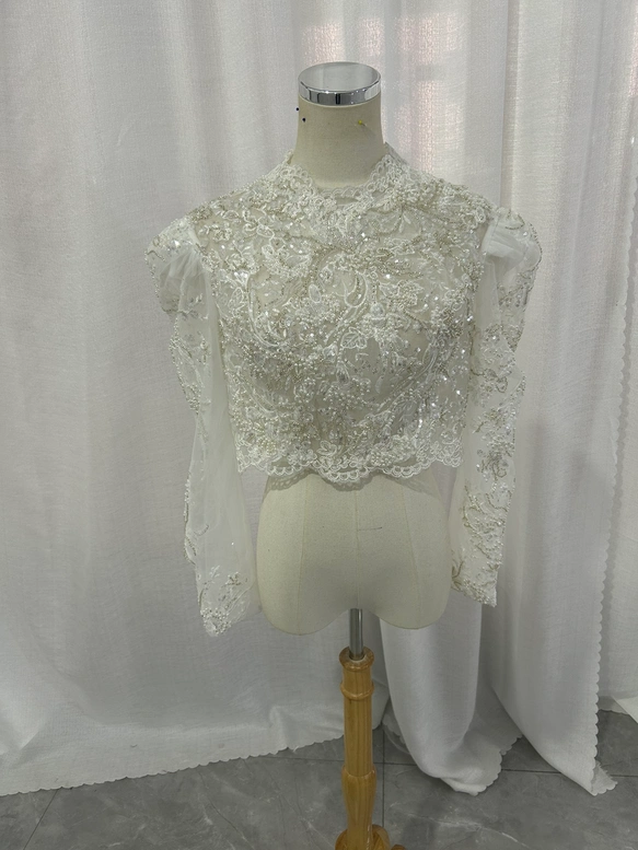 実例写真！ボレロのみ ウェディングドレス 七分袖 キラキラ光る刺繍 くるみボタン 結婚式 花嫁