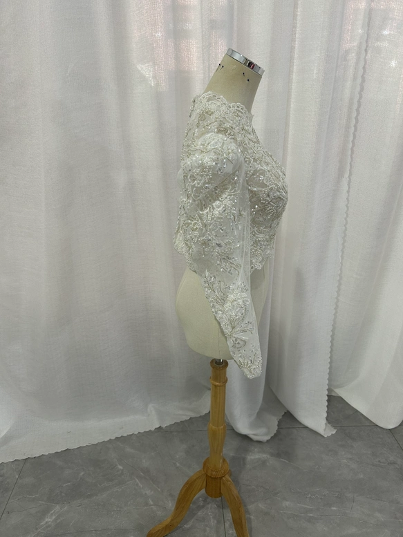 実例写真！ボレロのみ ウェディングドレス 七分袖 キラキラ光る刺繍 くるみボタン 結婚式 花嫁