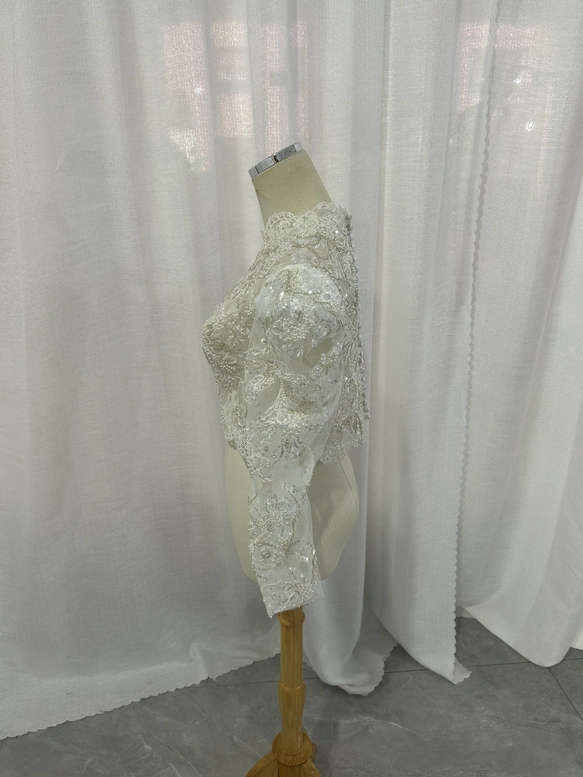 実例写真！ボレロのみ ウェディングドレス 七分袖 キラキラ光る刺繍 くるみボタン 結婚式 花嫁