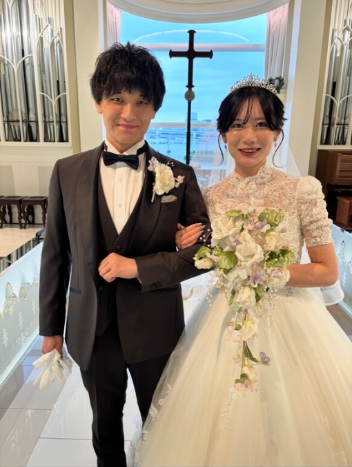 実例写真！ボレロのみ 半袖 ハイネック キラキラ光る刺繍 韓国風ドレス 華やか 結婚式 素敵な