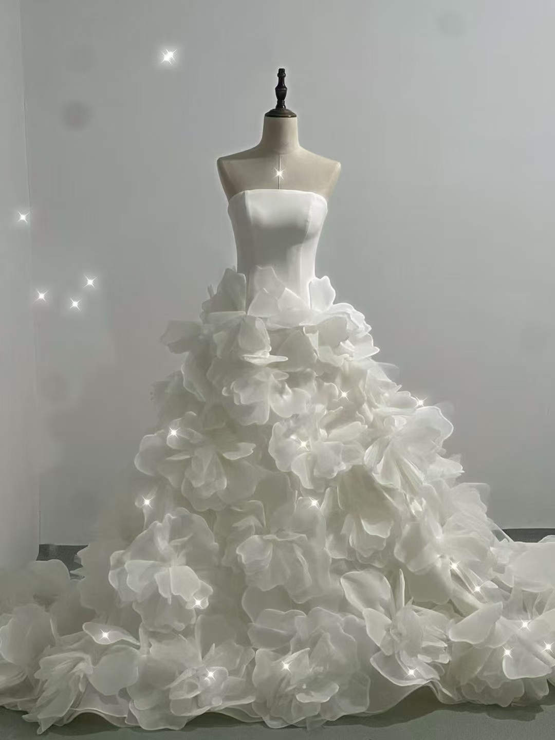 ウェディングドレス バラトレーン ベアトップ プリンセスライン 優雅なシルエット 結婚式 抜群のおしゃれ見え