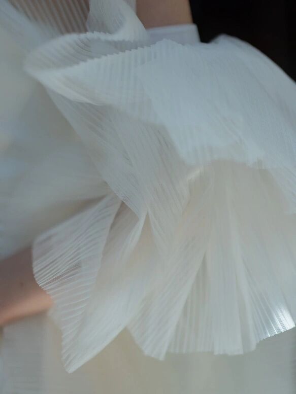 実例写真！ウェディングドレス 華やかなトレーン 姫袖 抜群のおしゃれ見え 結婚式 韓国風ドレス