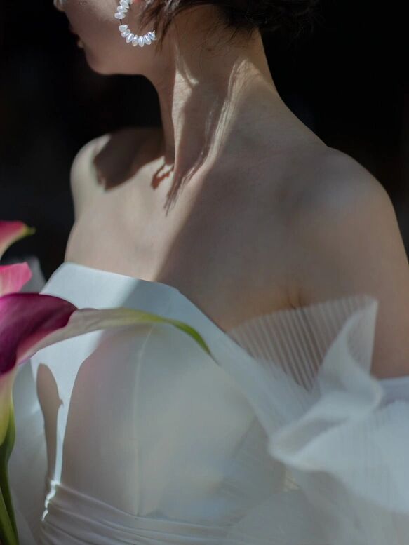 実例写真！ウェディングドレス 華やかなトレーン 姫袖 抜群のおしゃれ見え 結婚式 韓国風ドレス