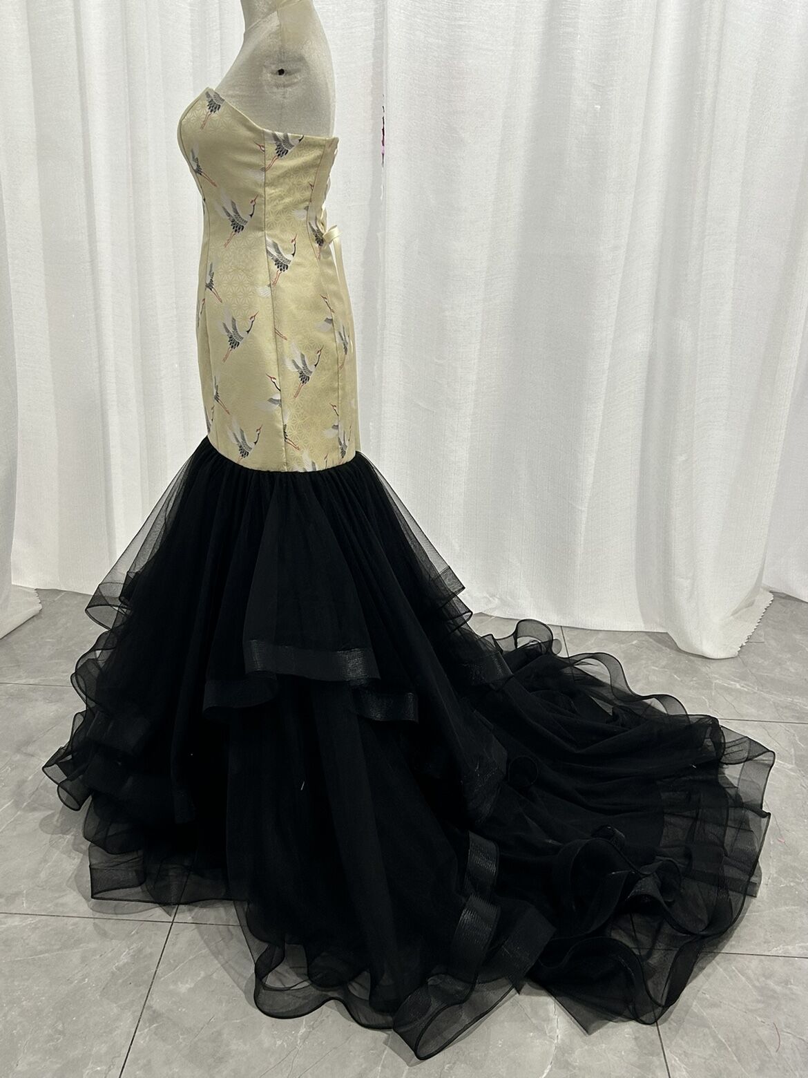 実例写真！着物ドレス、和風ドレス ブラック シャンパン色 チュールスカート アシンメトリースカート 編み上げ 発表会