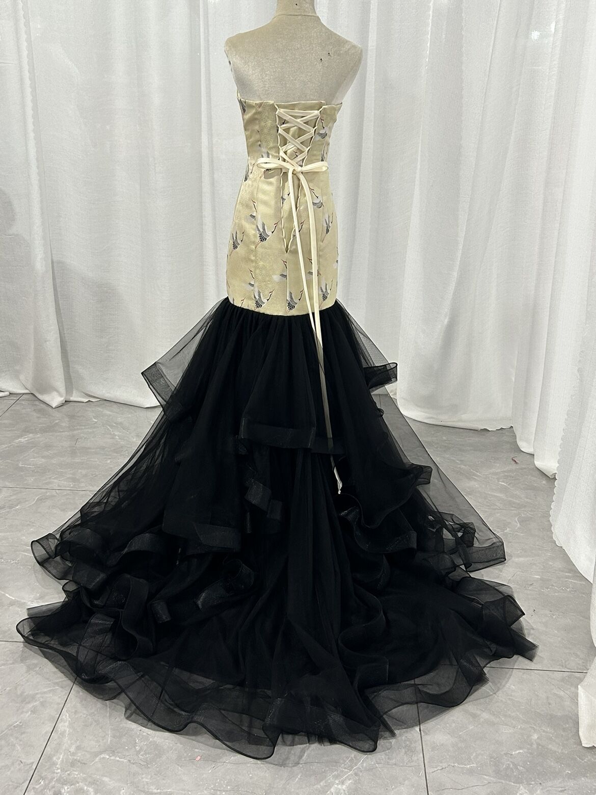実例写真！着物ドレス、和風ドレス ブラック シャンパン色 チュールスカート アシンメトリースカート 編み上げ 発表会
