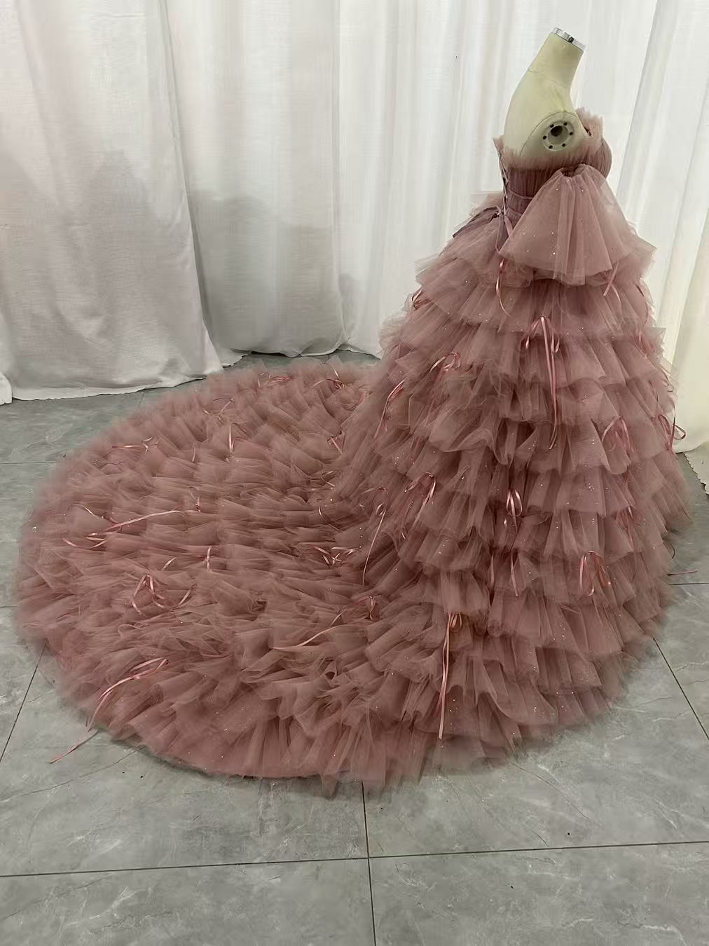 カラードレス ブルー ベアトップ パフスリーブ リボン キラキラチュール もこもこドレス 花嫁 抜群のおしゃれ見え
