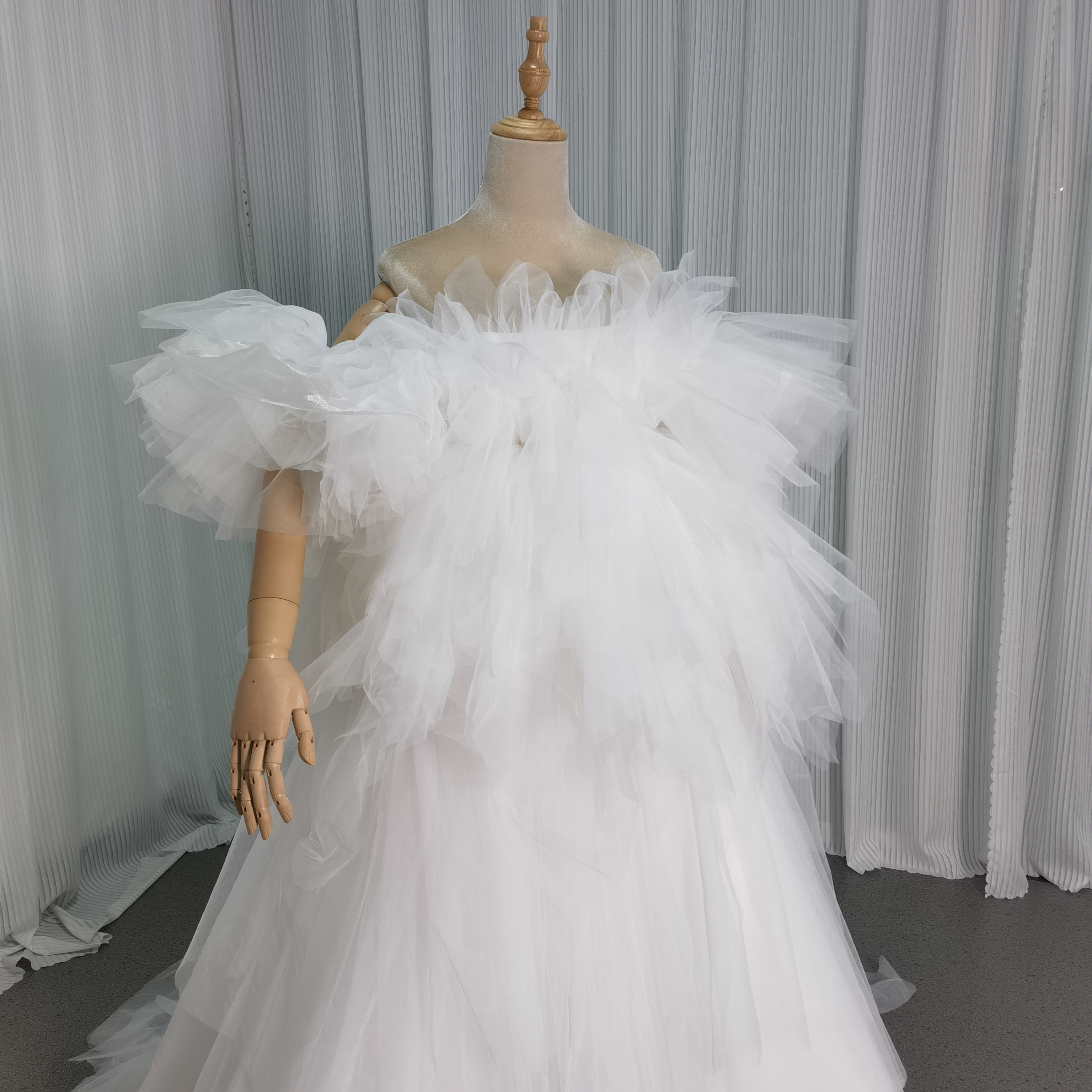 ウエディングドレス 取り外し袖 フリル袖 もこもこドレス アシンメトリードレス 結婚式 プリンセスライン 前撮り