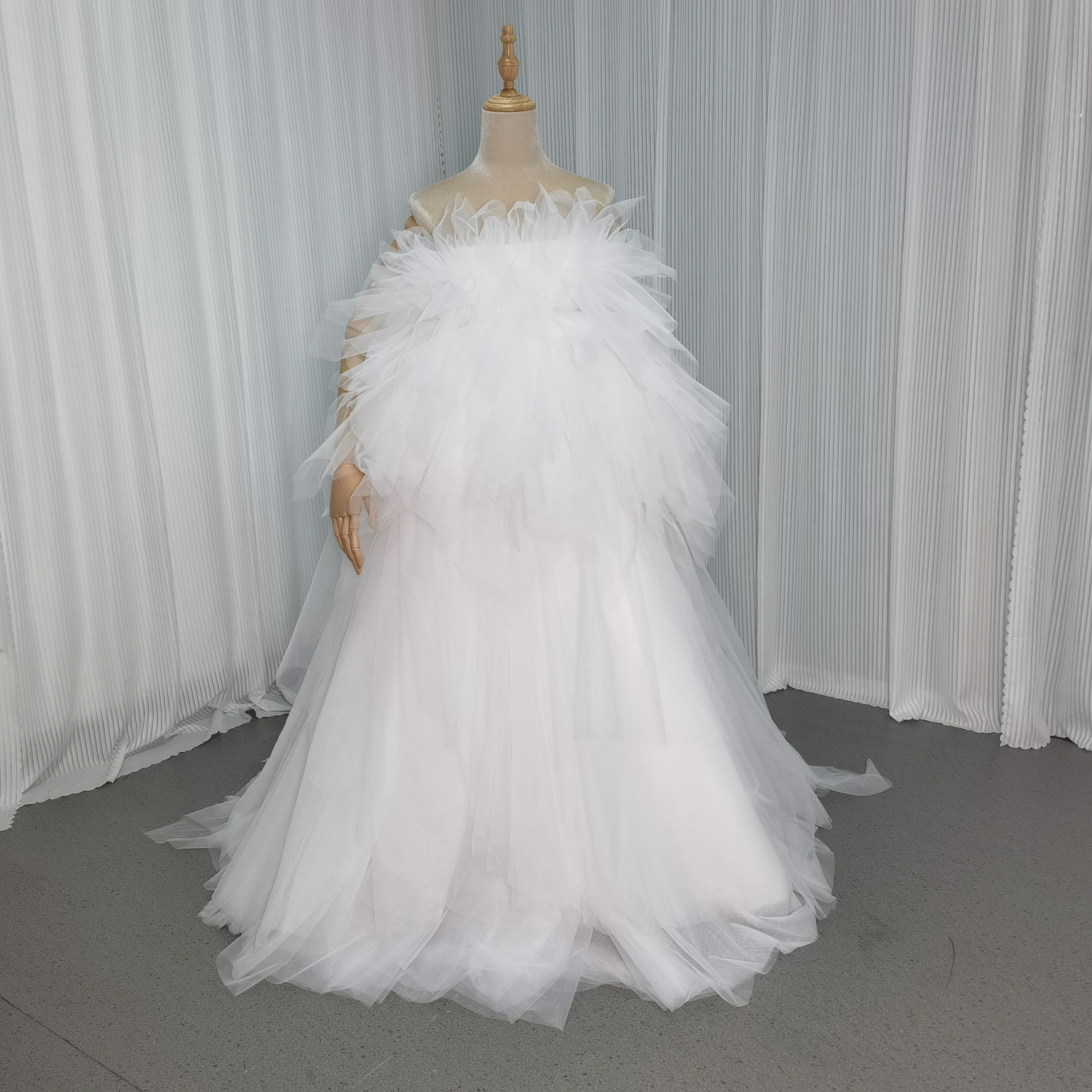 ウエディングドレス ベアトップ もこもこドレス アシンメトリードレス 結婚式 プリンセスライン 前撮り