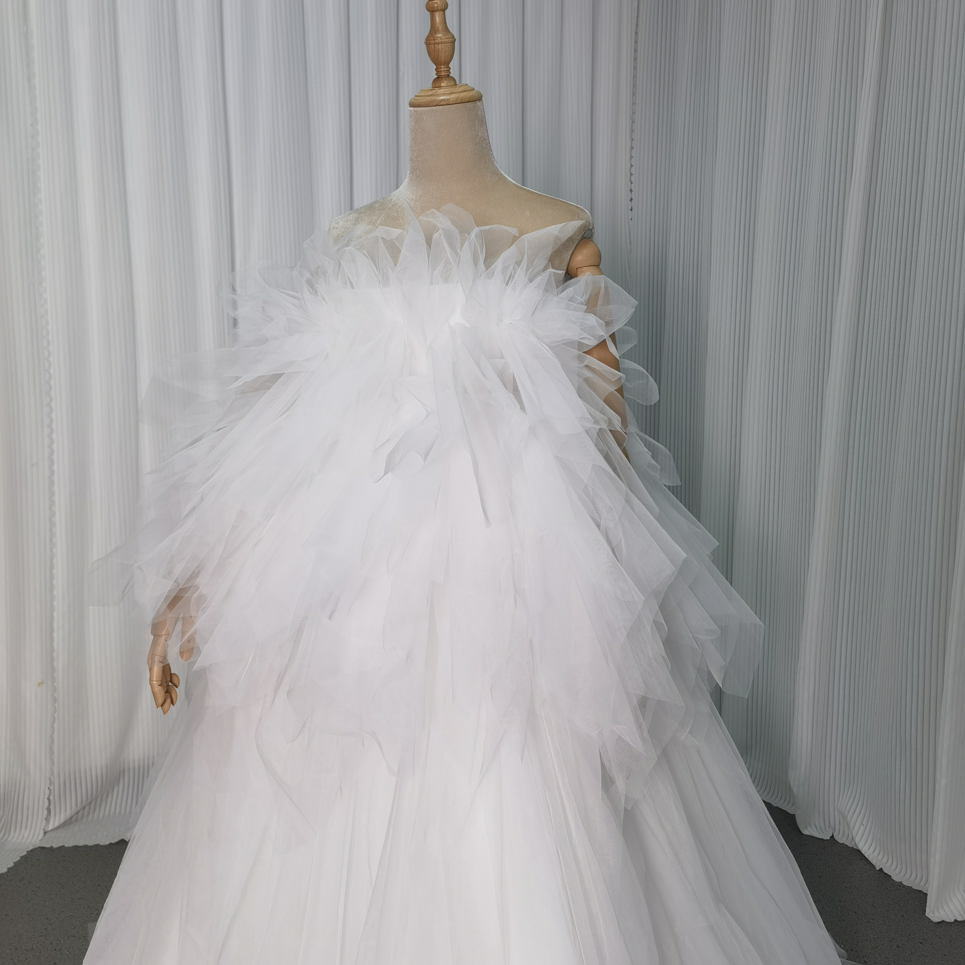 ウエディングドレス ベアトップ もこもこドレス アシンメトリードレス 結婚式 プリンセスライン 前撮り
