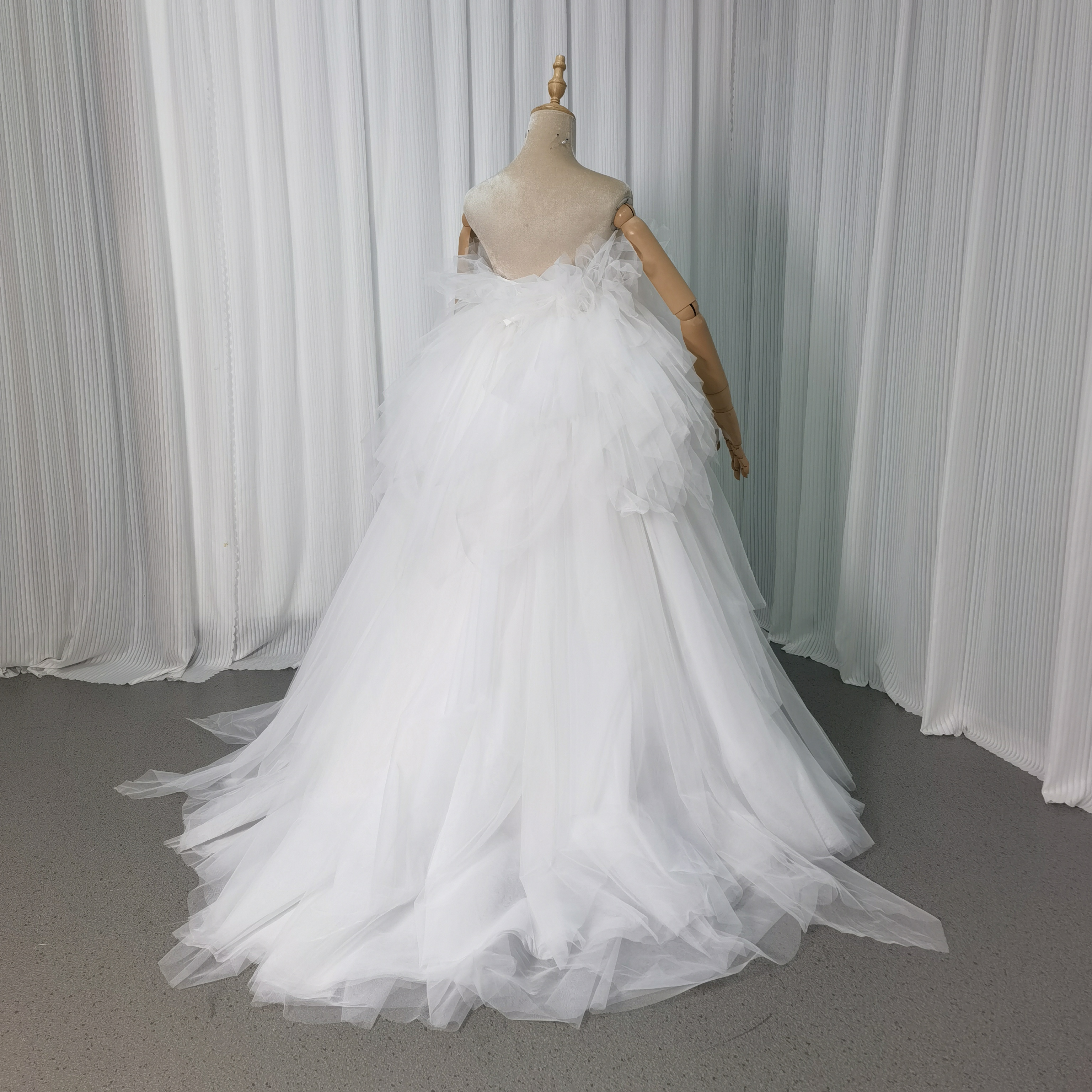 ウエディングドレス 取り外し袖 フリル袖 もこもこドレス アシンメトリードレス 結婚式 プリンセスライン 前撮り
